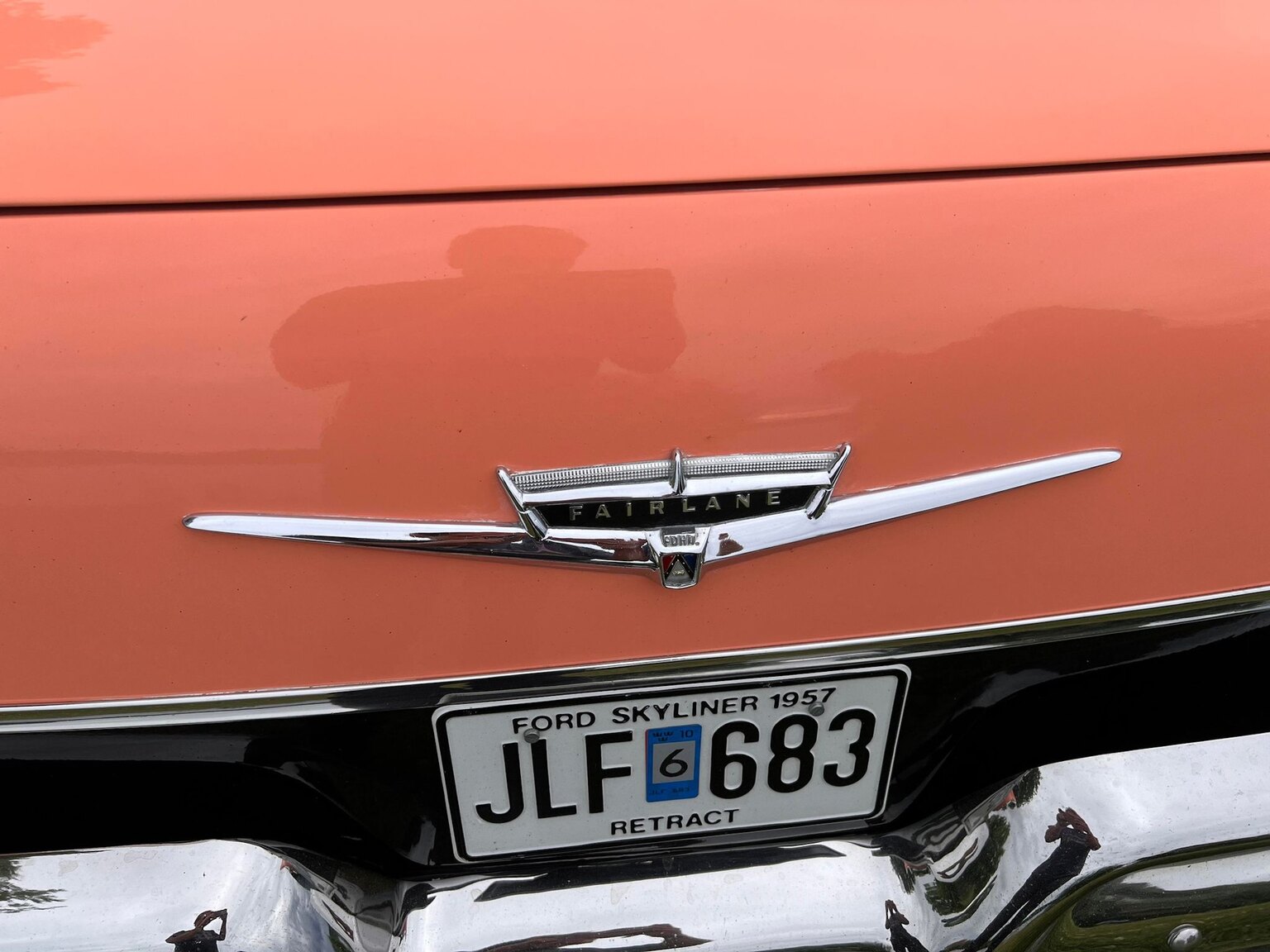 Exterior image of 1957 Ford Fairlane 500 Skyliner Retract