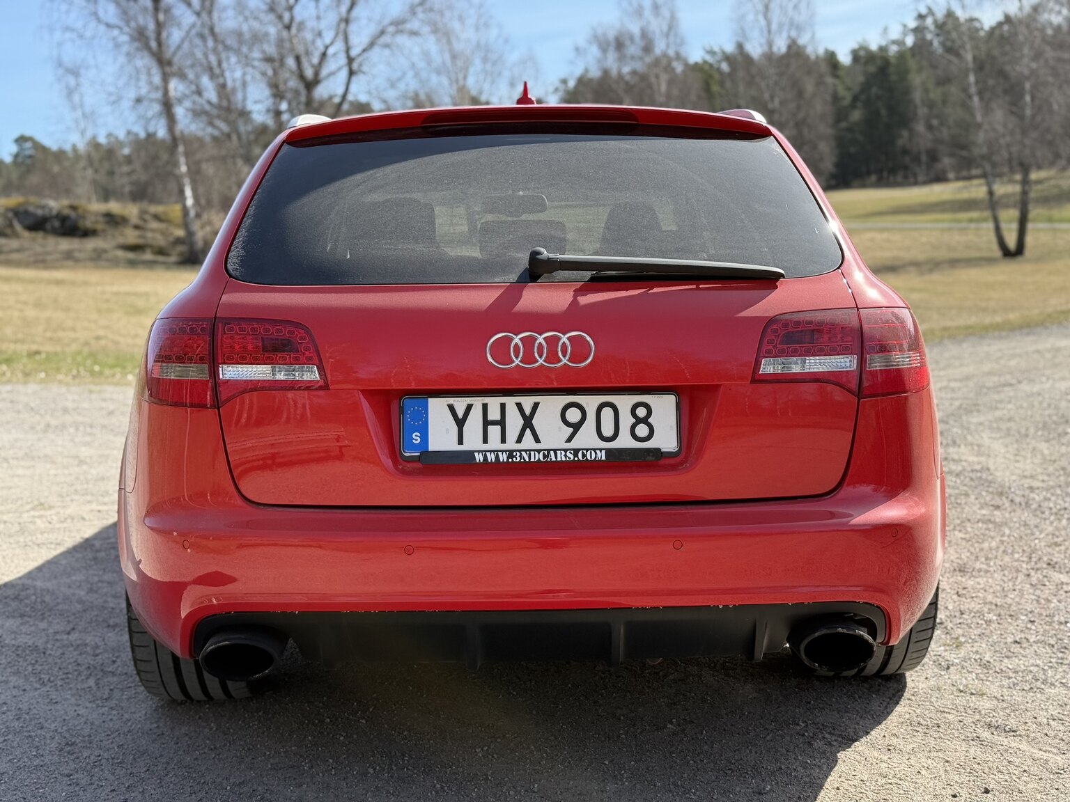 Exterior image of 2010 Audi RS6 Avant V10 Quattro