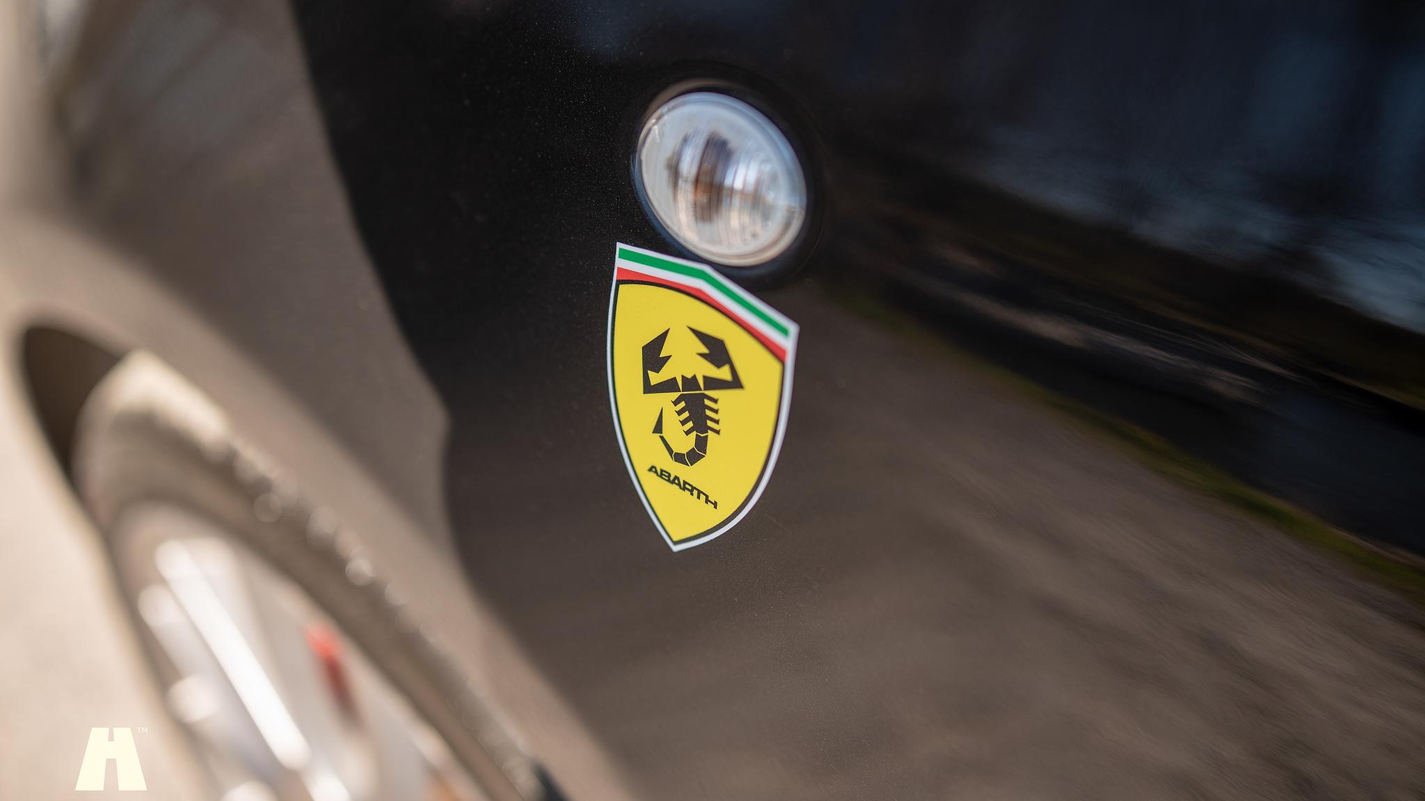 Exteriörbild på 2016 Abarth 595 Competizione (32)