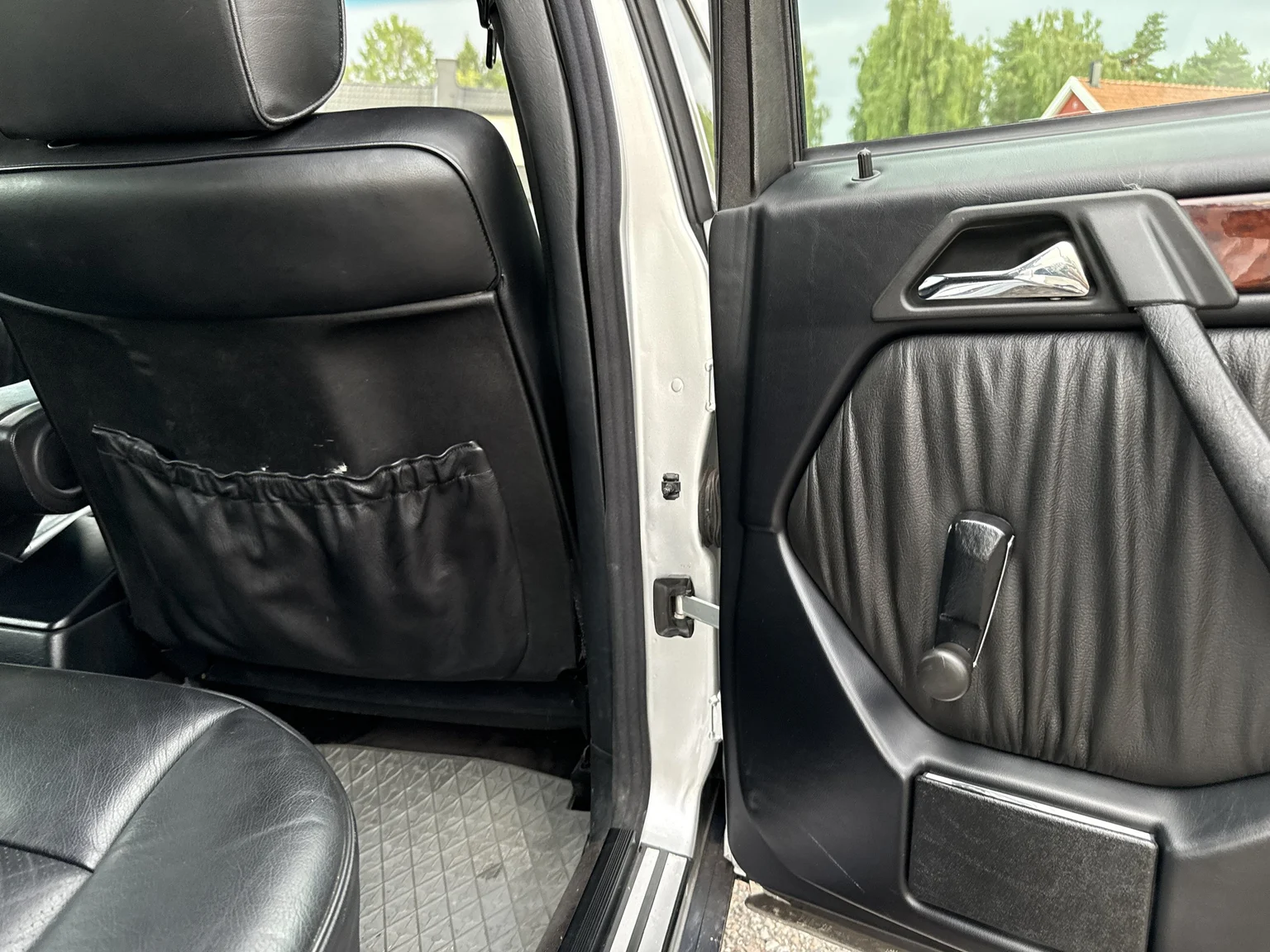 Interior image of 1994 Mercedes-Benz E 320 T (53)