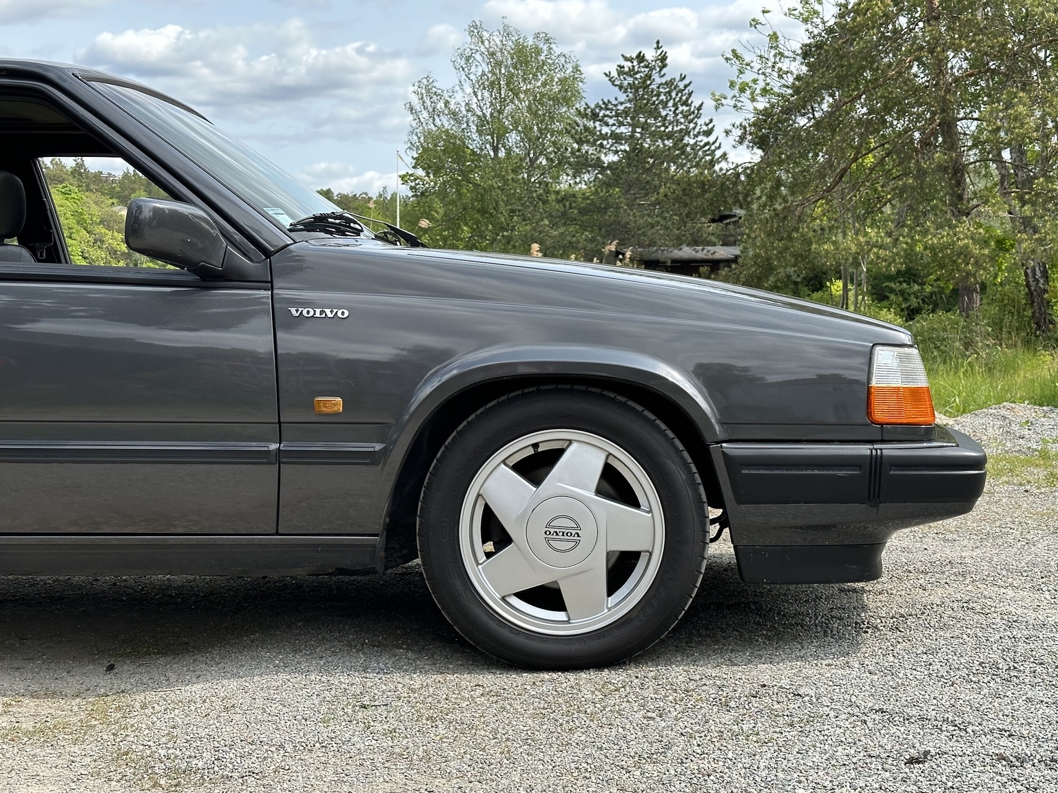 Exterior image of 1990 Volvo 740 Turbo 16s
