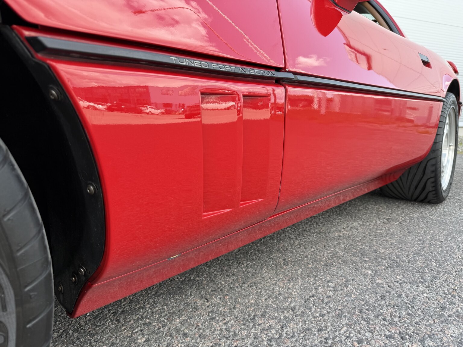 Exterior image of 1990 Chevrolet Corvette ZR-1 Targa