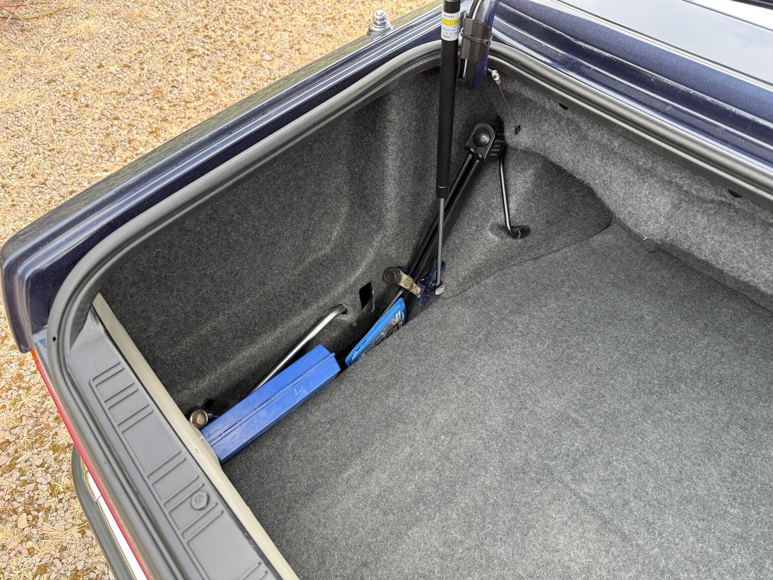 Interior image of 1987 BMW 325i Convertible