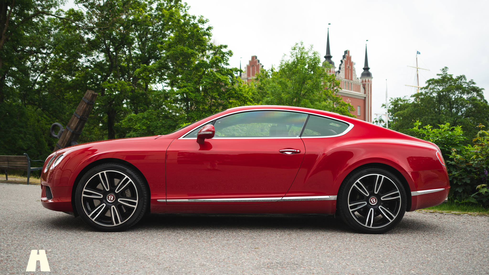 Exterior image of 2013 Bentley Continental GT V8 (2)