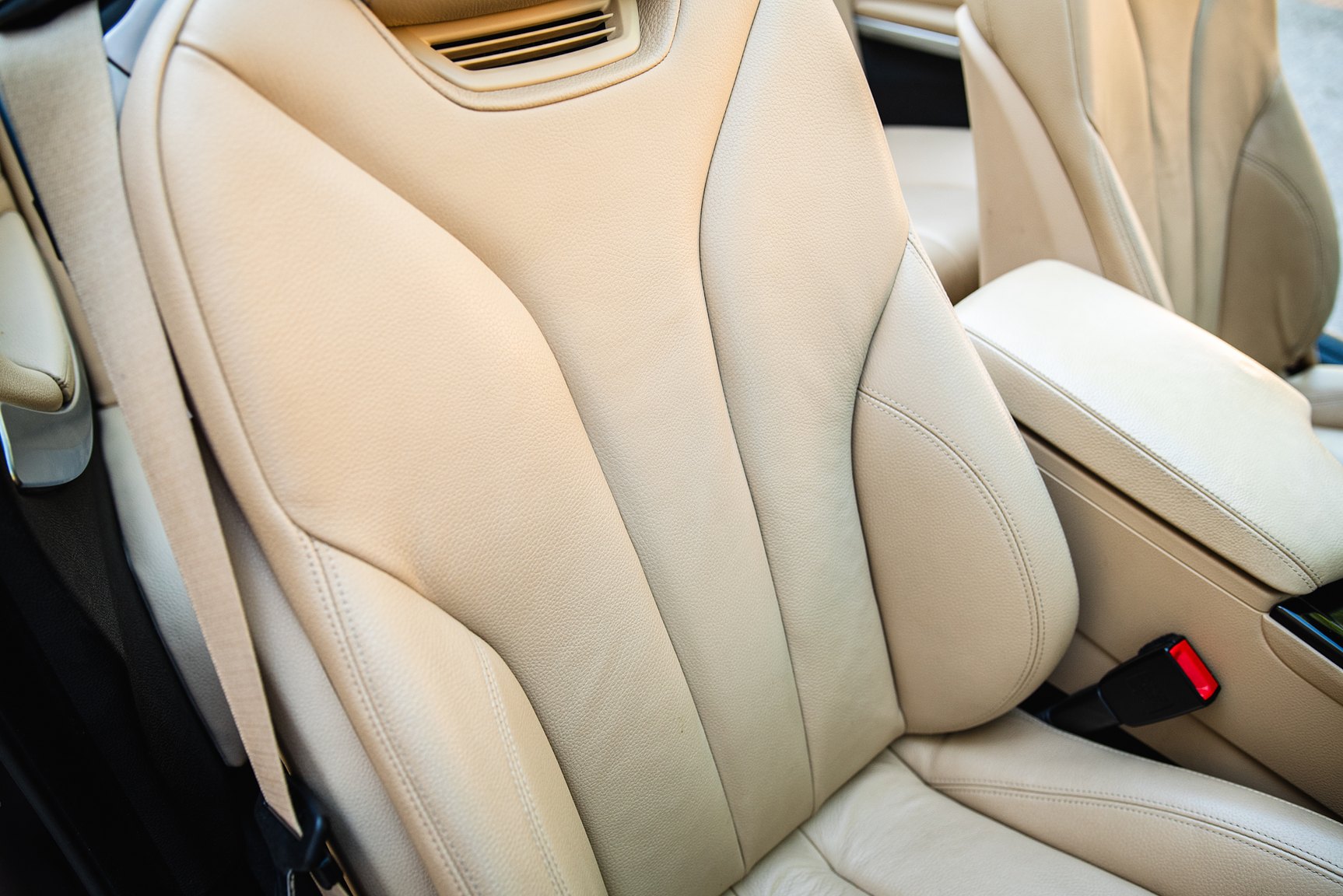 Innenraumfoto von 2018 BMW 430i xDrive Convertible