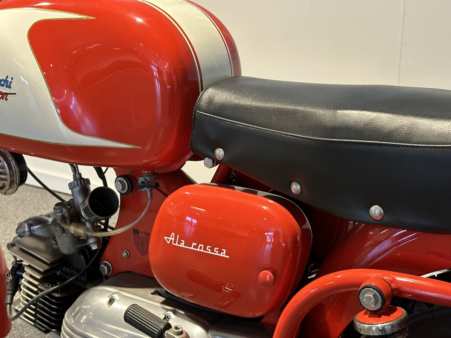 Exterior image of 1963 Aermacchi Harley-Davidson Ala Rossa