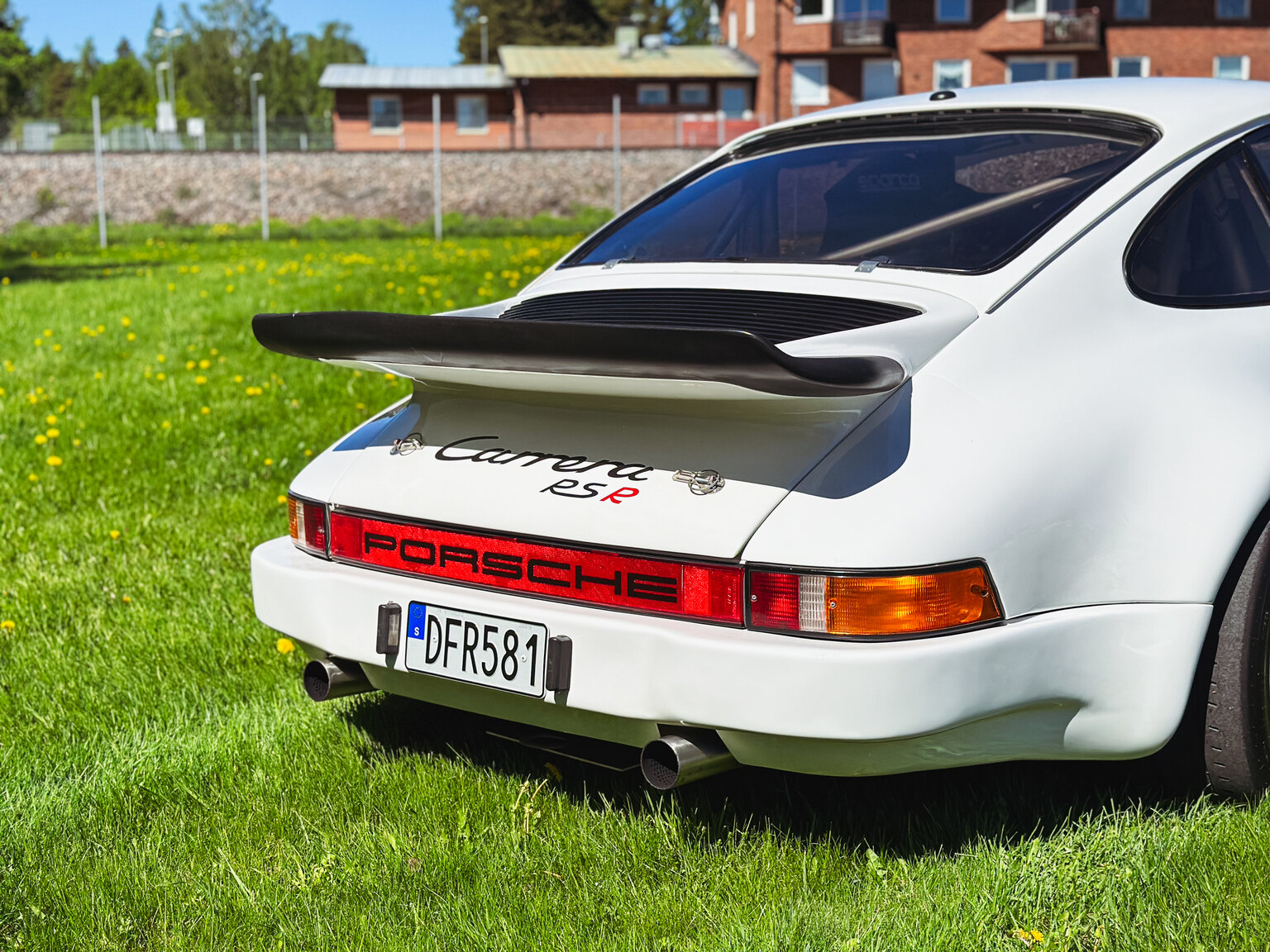 Exteriörbild på 1971 Porsche 911 RSR Tribute