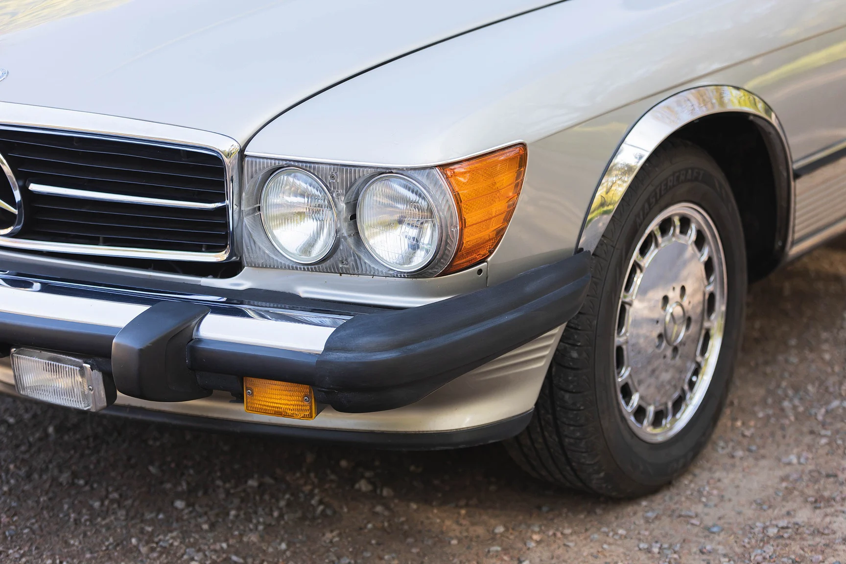 Exteriörbild på 1980 Mercedes-Benz 450 SL  (19)