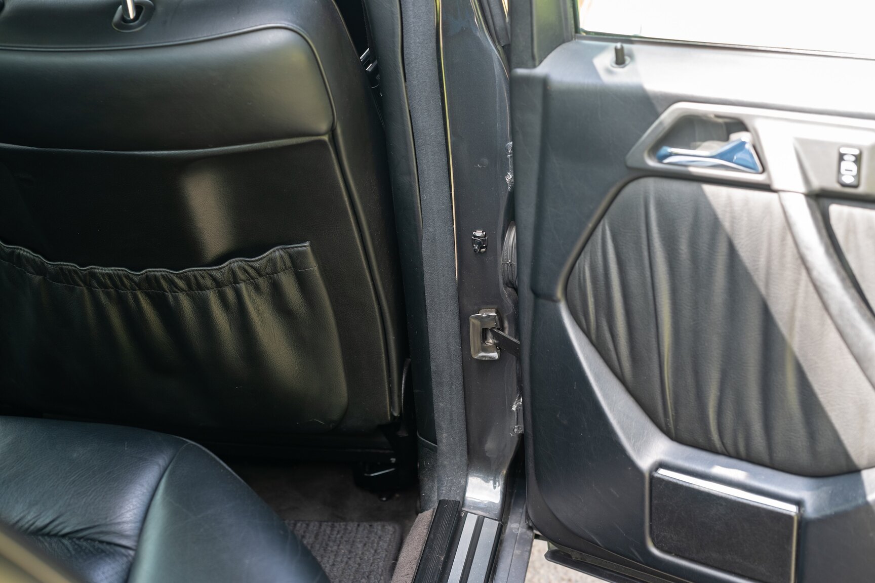 Interior image of 1993 Mercedes-Benz 400 E