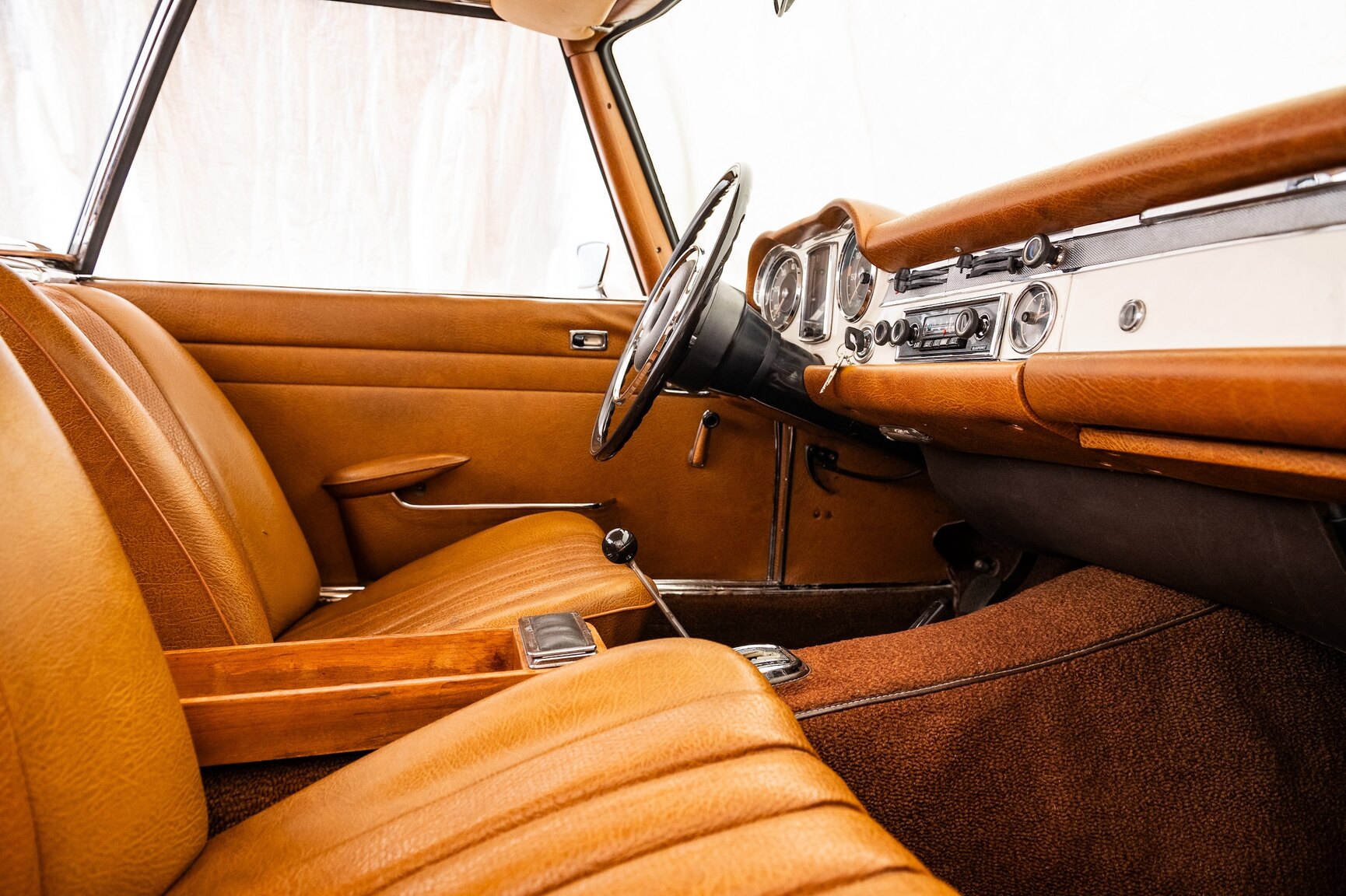 Innenraumfoto von 1968 Mercedes-Benz 280 SL Pagoda (57)