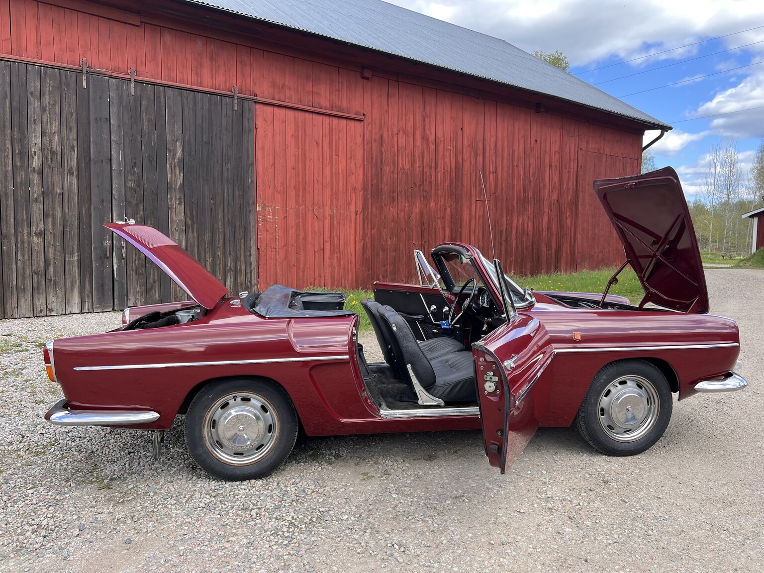 Exterior image of 1967 Renault Caravelle Coupé