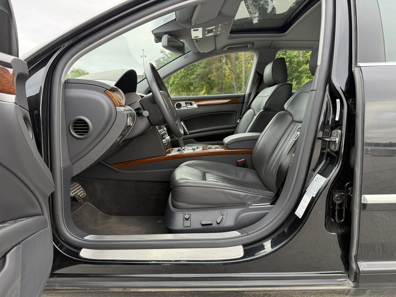 Interiörbild 2013 Volkswagen Phaeton 3.0 TDI (12)