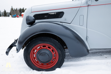 Exteriörbild på 1952 Ford E4930 Van