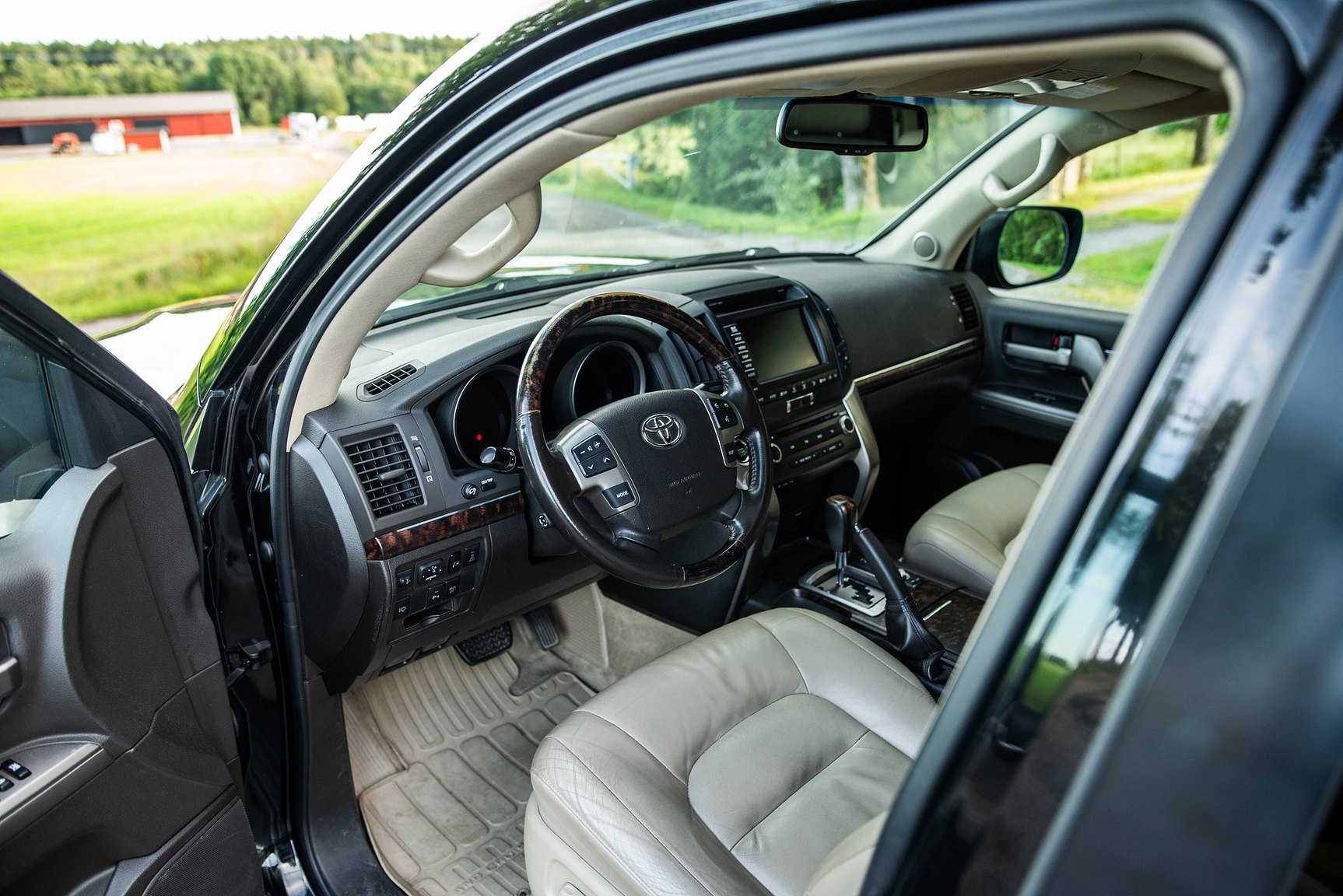 Interior image of 2008 Toyota Land Cruiser 4.5 4WD V8