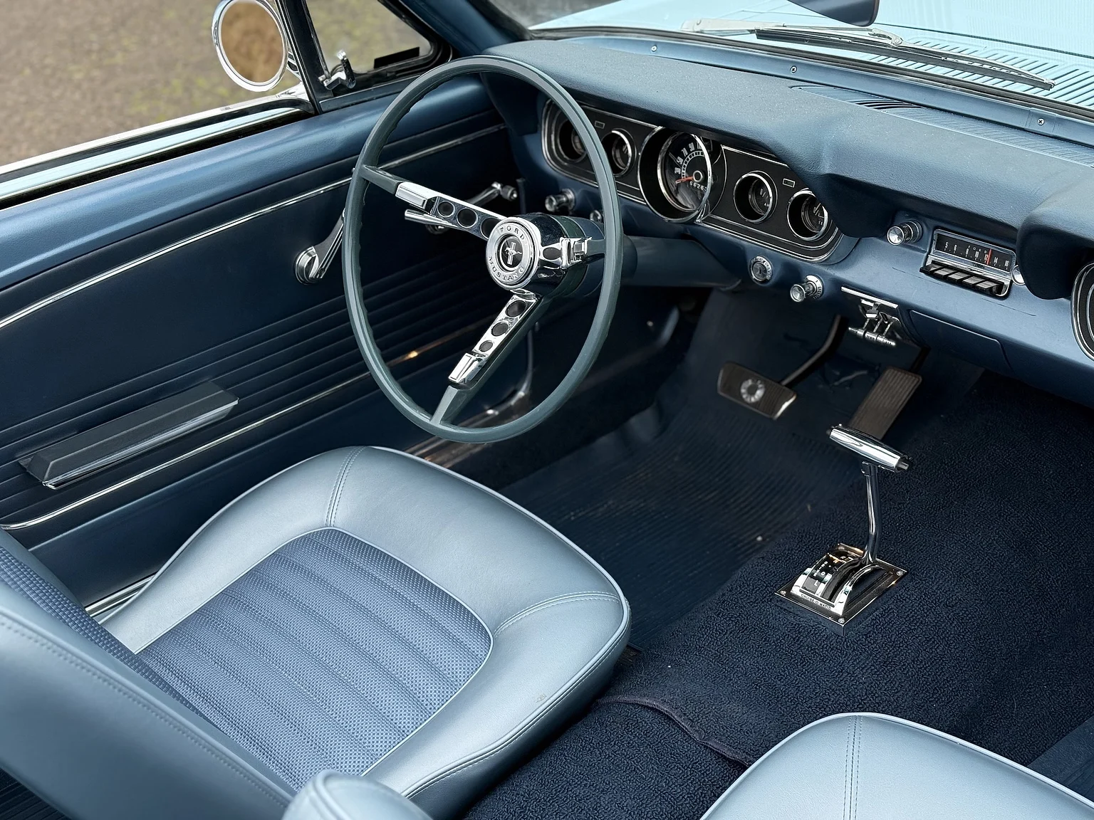 Interiörbild 1966 Ford Mustang Convertible 289 V8 (21)