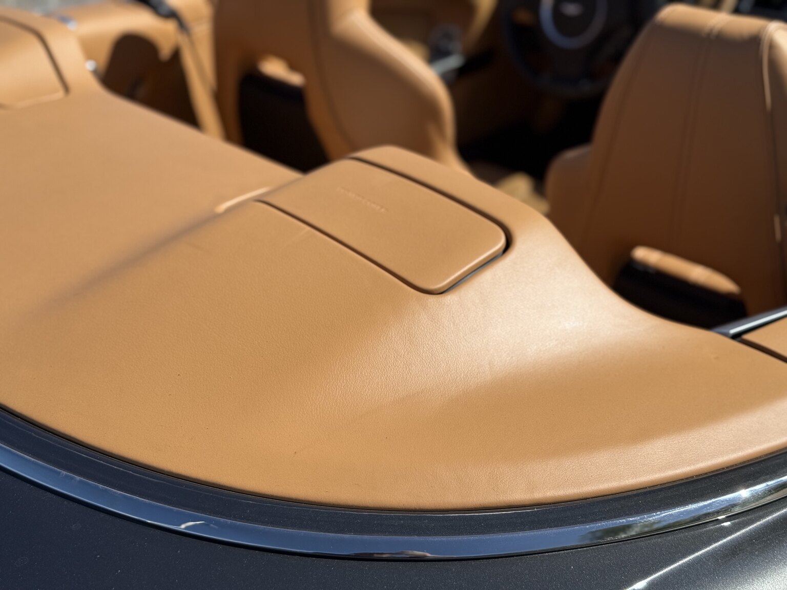 Interior image of 2015 Aston Martin DB9 Volante