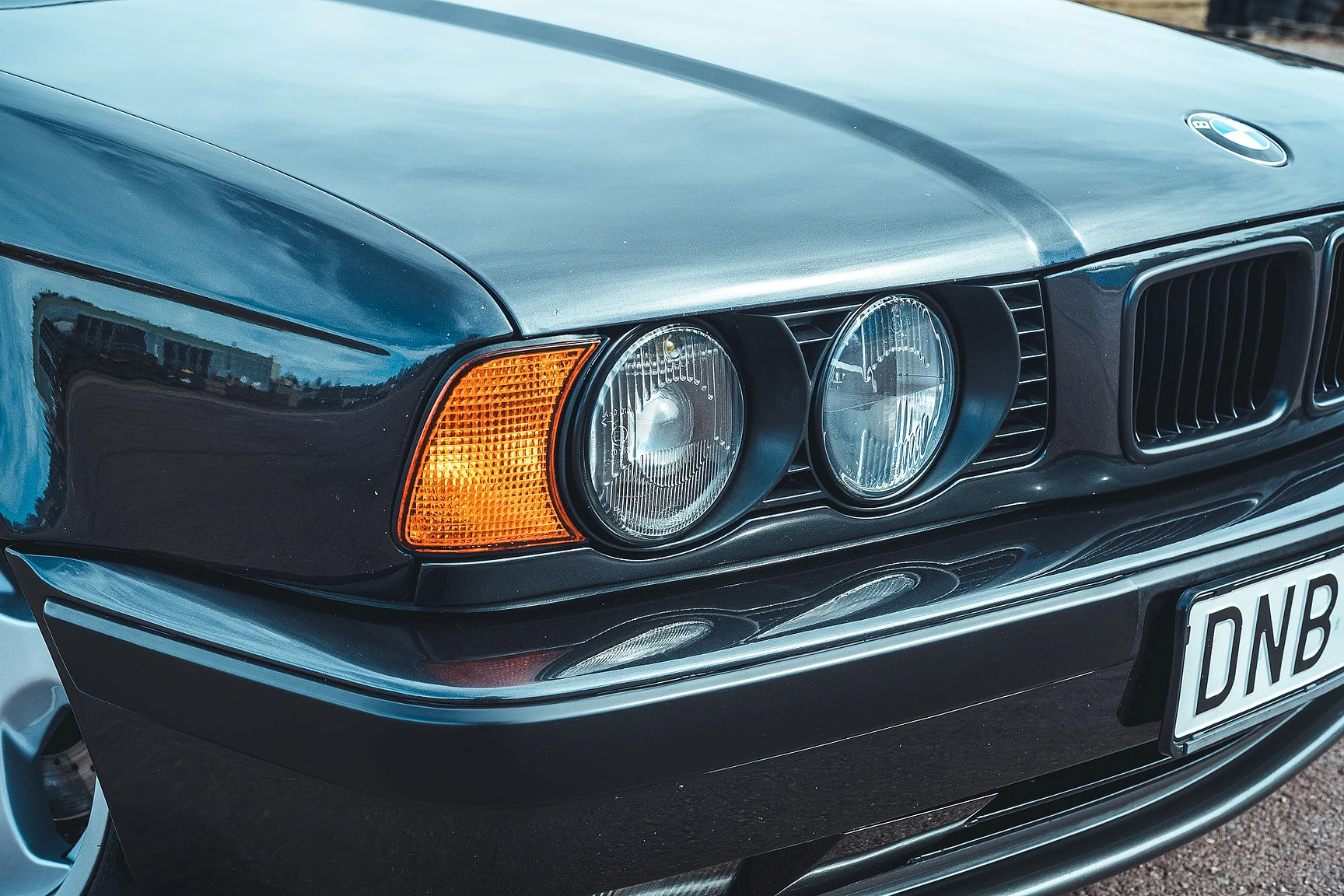 Exterior image of 1992 BMW M5 3.8 (17)