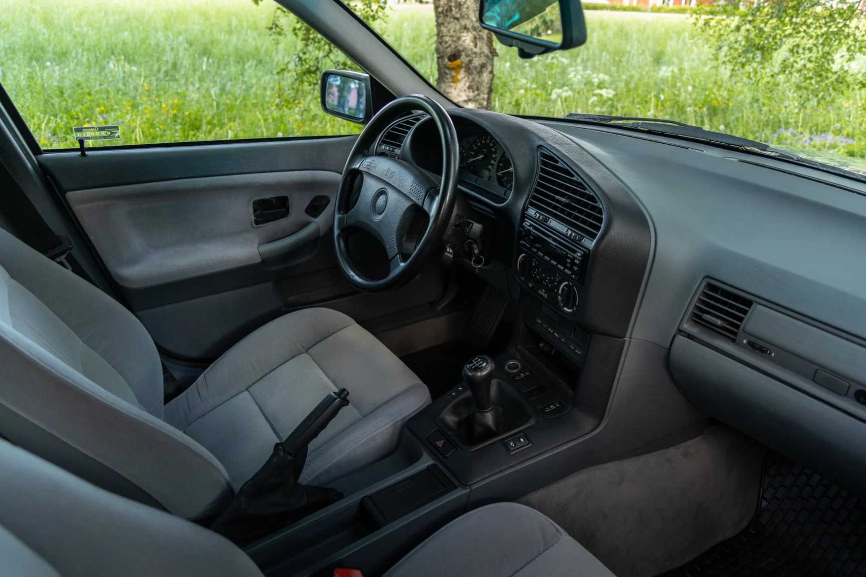 Innenraumfoto von 1994 BMW 318i - NO RESERVE (1)