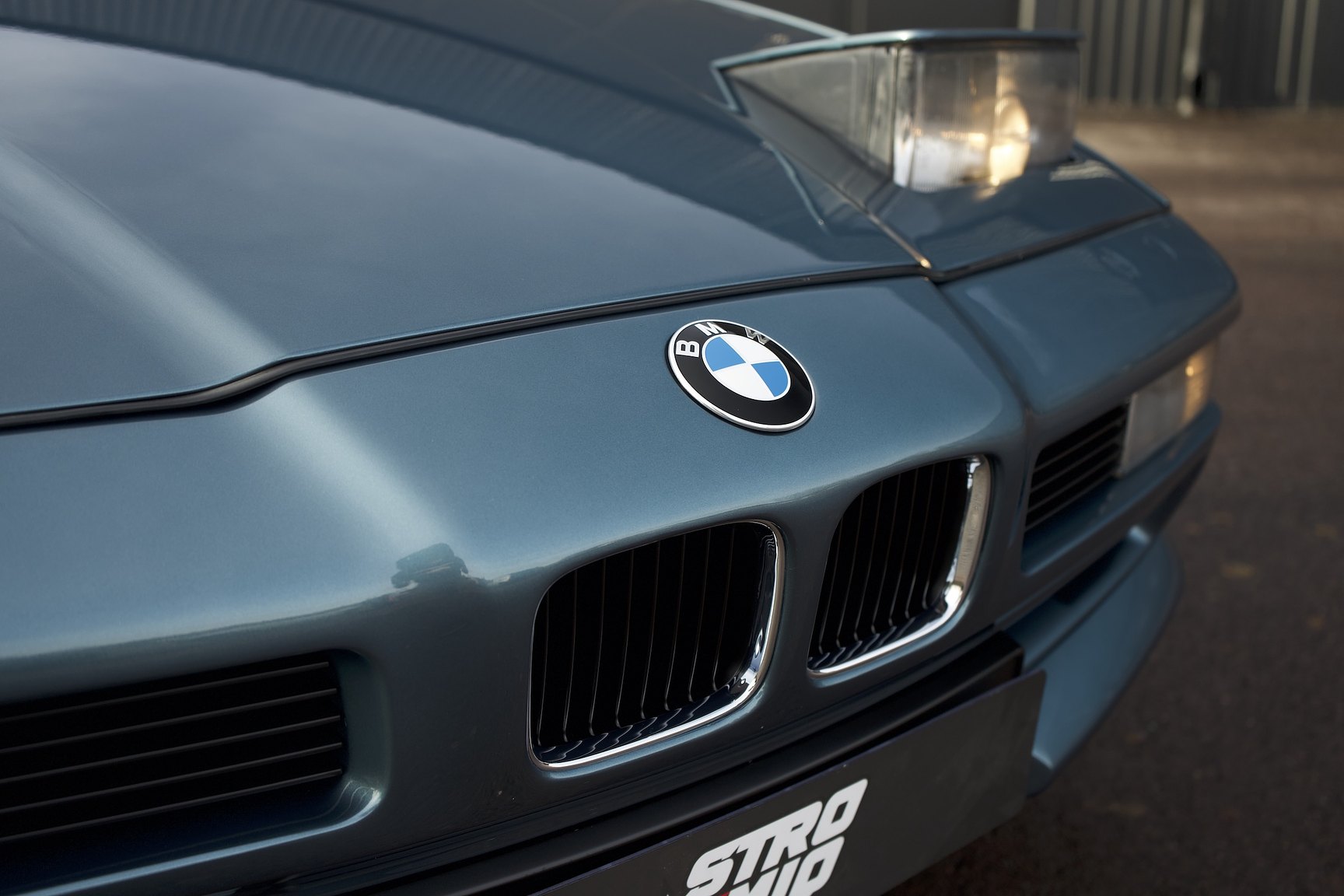 Exteriörbild på 1992 BMW 850i 6-speed manual - NO RESERVE