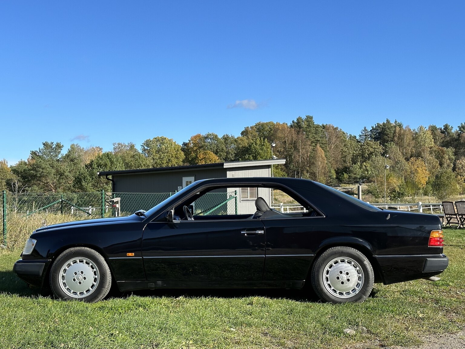 Exteriörbild på 1990 Mercedes-Benz 300 CE 24V (5)