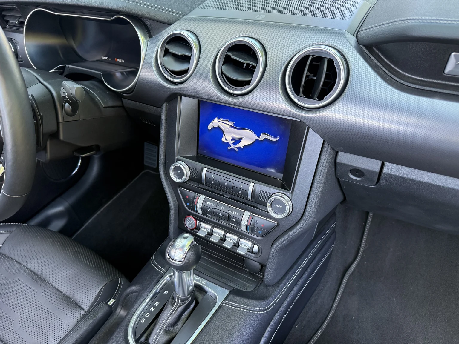 Interior image of 2021 Ford Mustang GT Cabriolet (31)