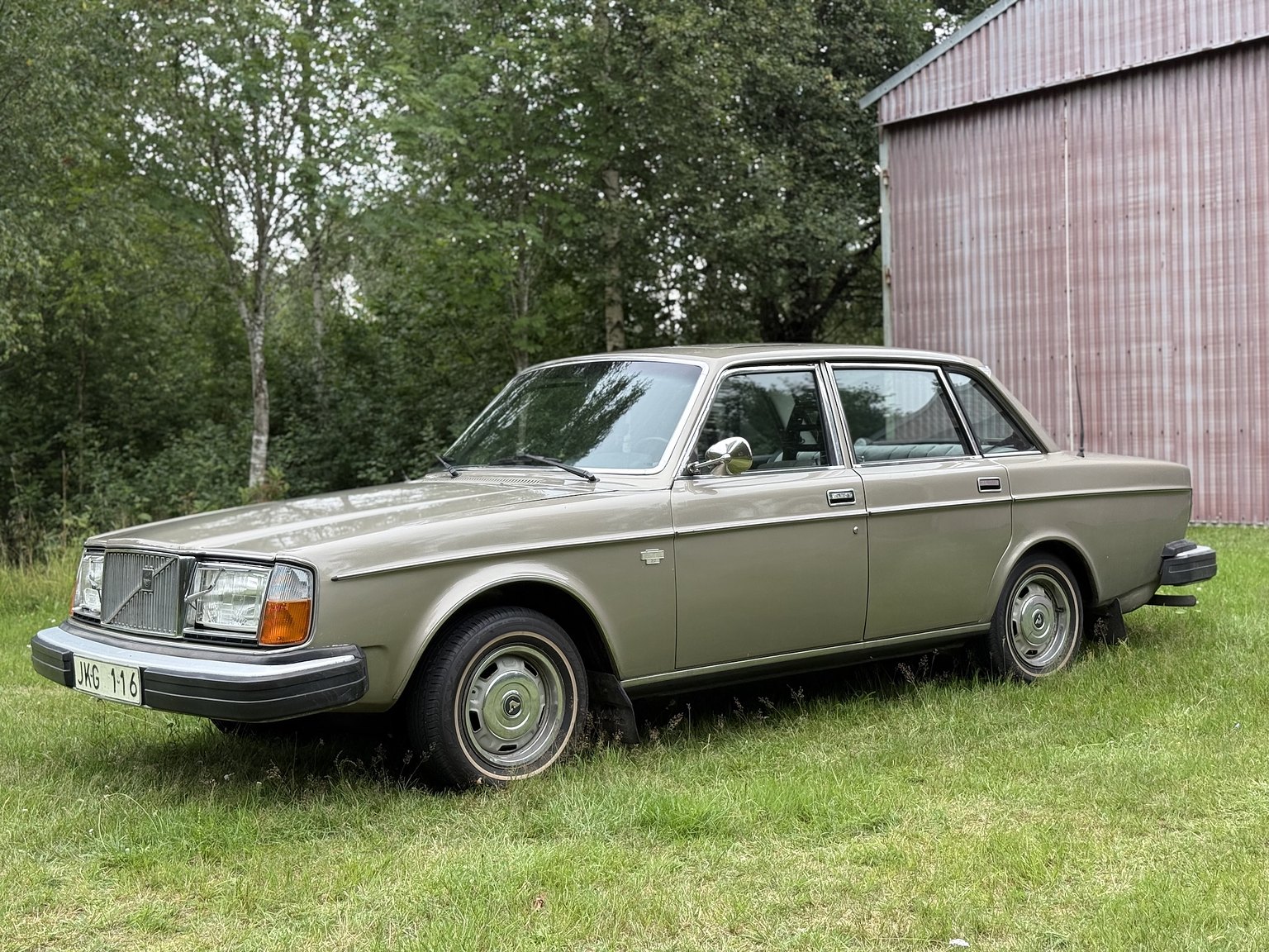 Exterior image of 1976 Volvo 264 V6 GL Automatisk