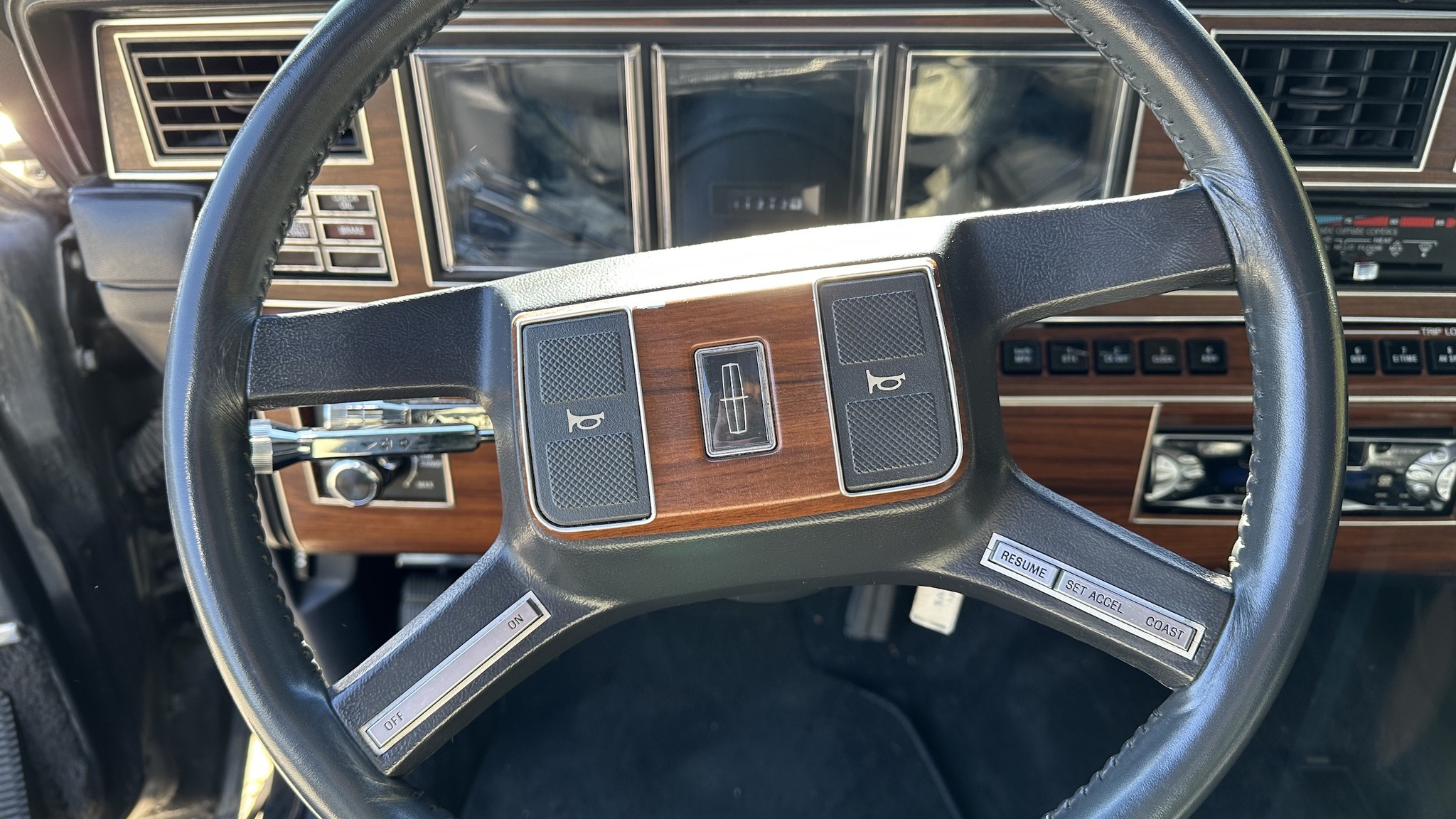Innenraumfoto von 1988 Lincoln Town Car