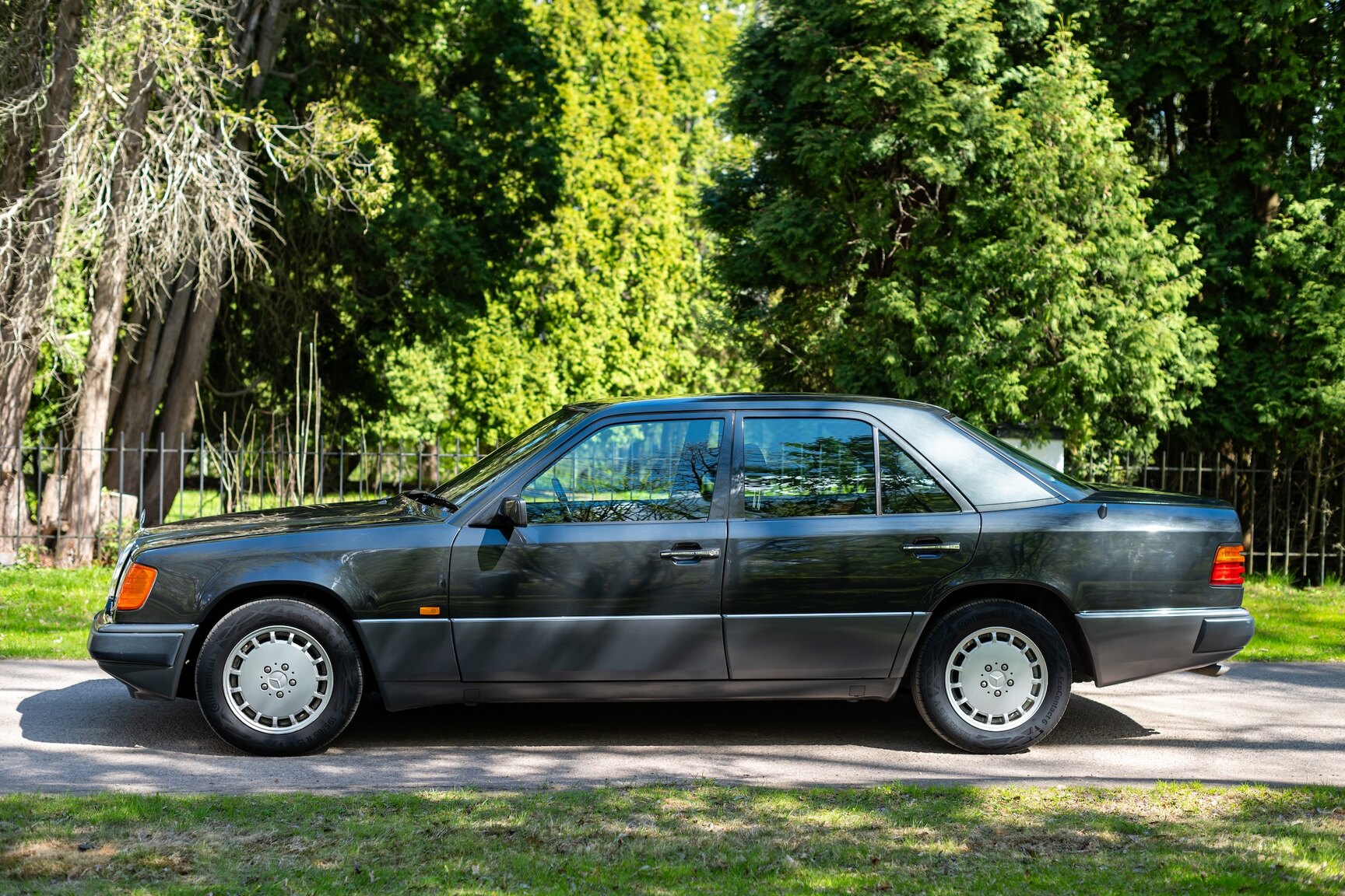 Exterior image of 1993 Mercedes-Benz 400 E