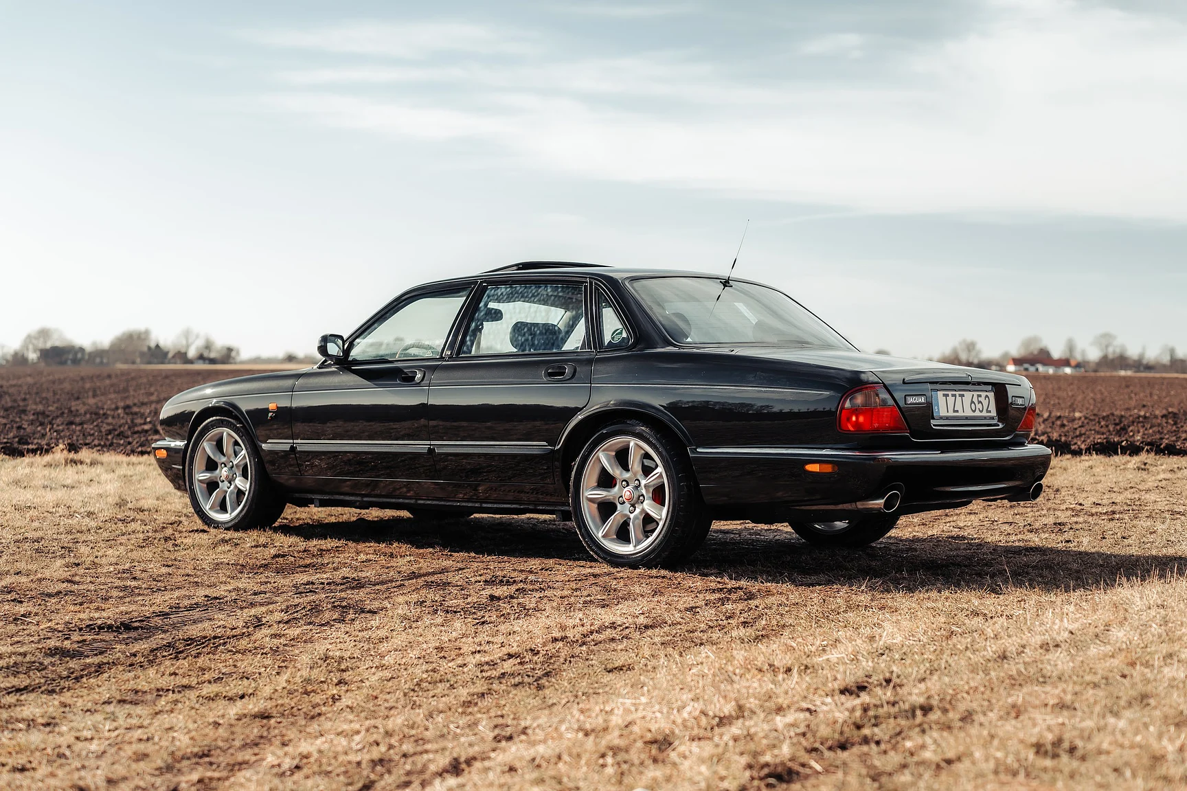 Exterior image of 1997 Jaguar XJR 4.0 Kompressor NO RESERVE (14)