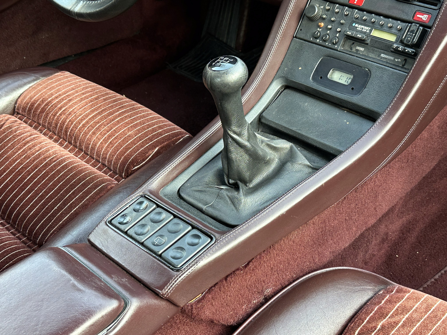 Innenraumfoto von 1985 Porsche 928 (41)