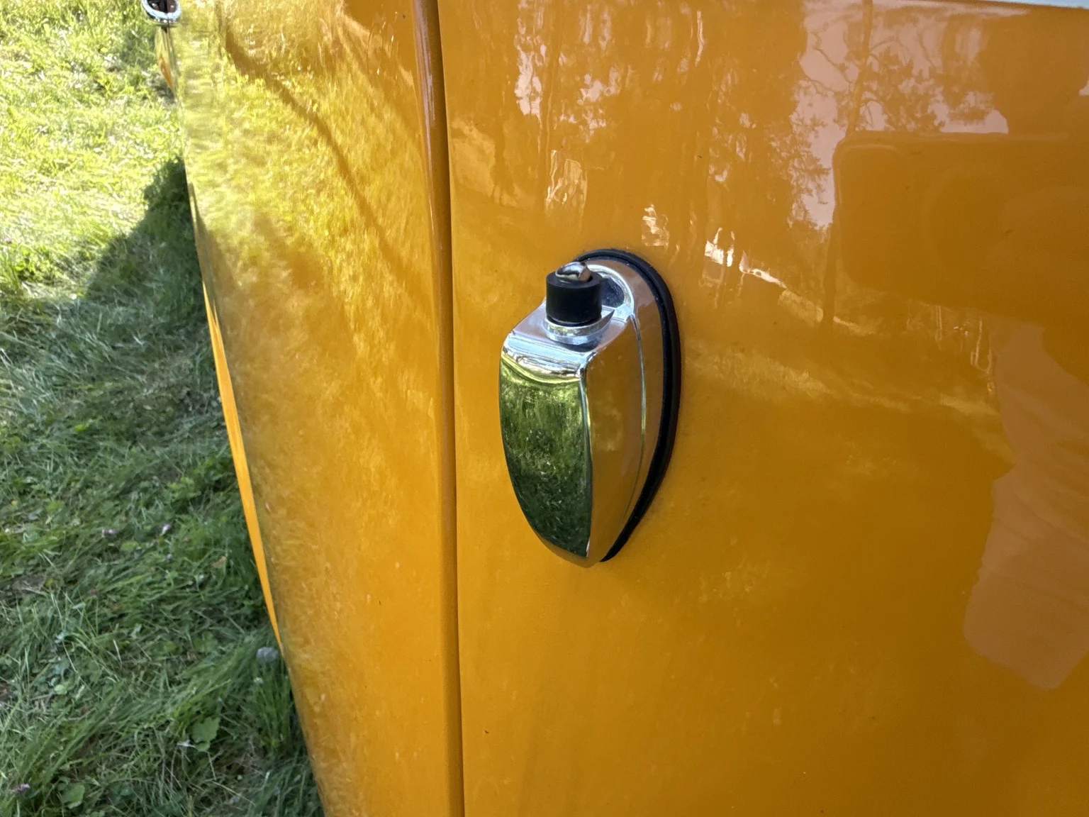 Exteriörbild på 1975 Volkswagen Transporter Campervan (55)