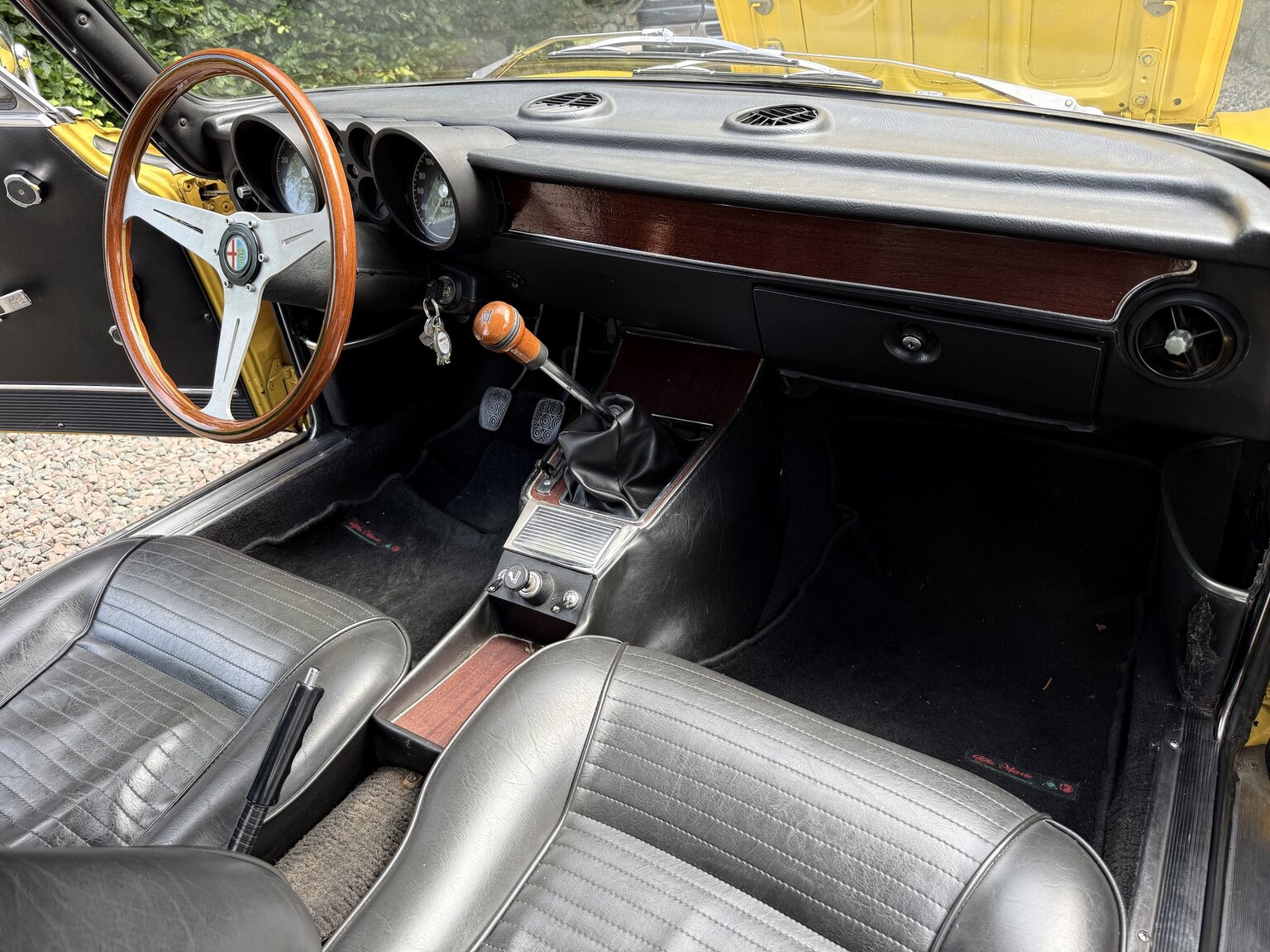 Interior image of 1974 Alfa Romeo GT 1600 Junior