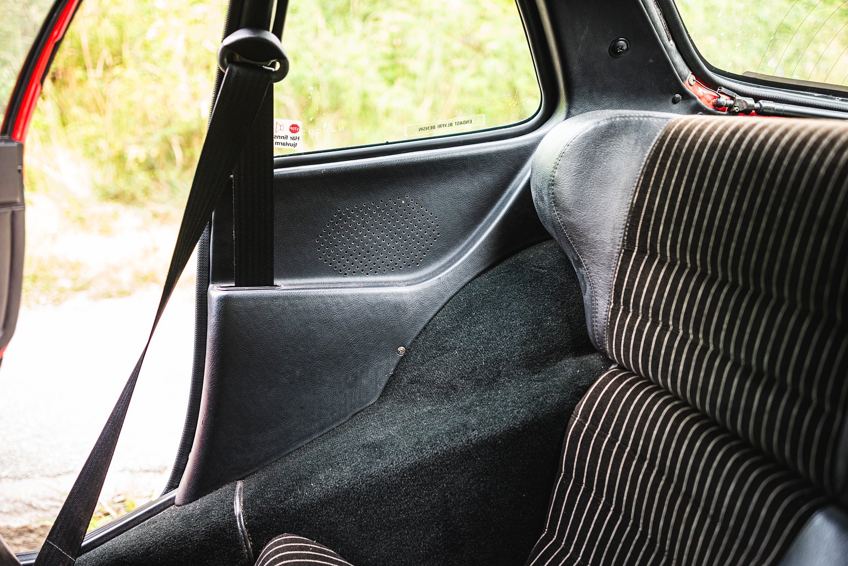 Interior image of 1988 Porsche 944