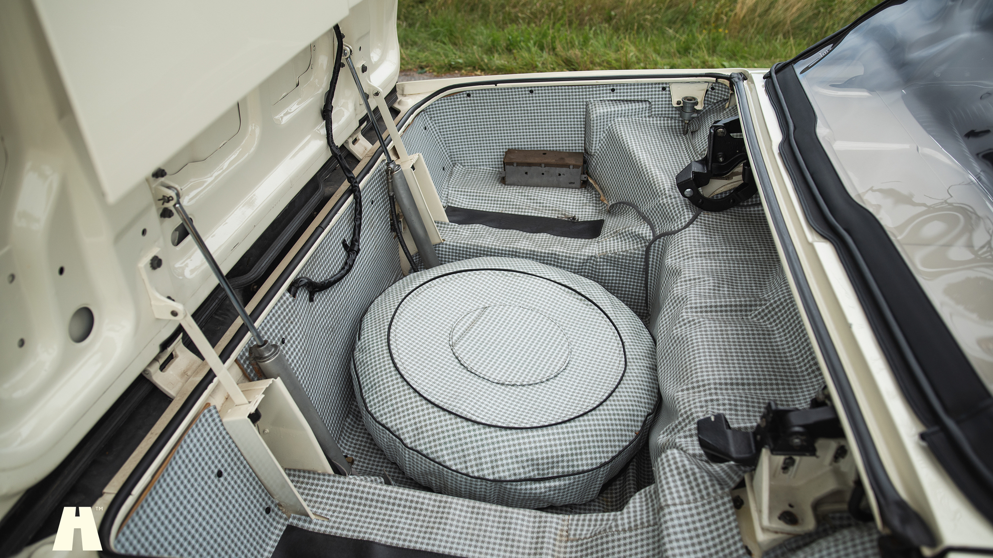 Image of 1965 Ford Thunderbird mechanics (63)