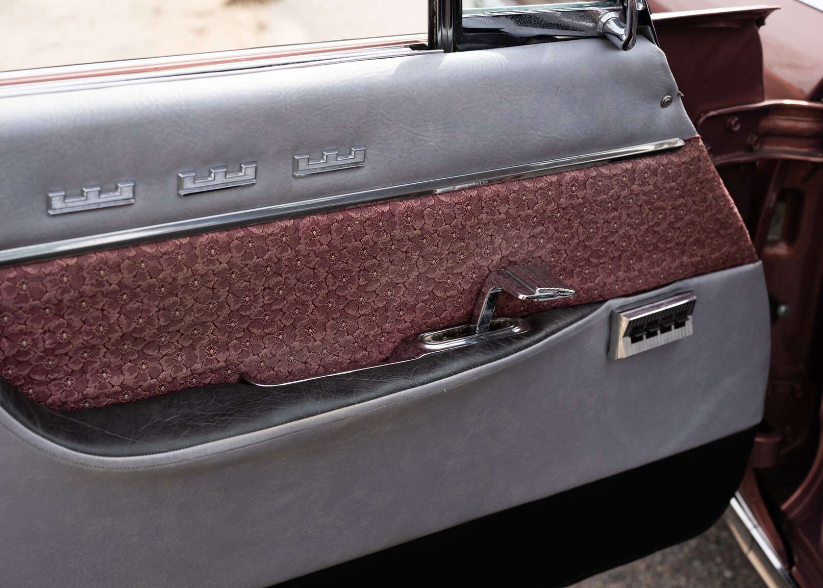 Interior image of 1961 Chrysler New Yorker Sedan (6)