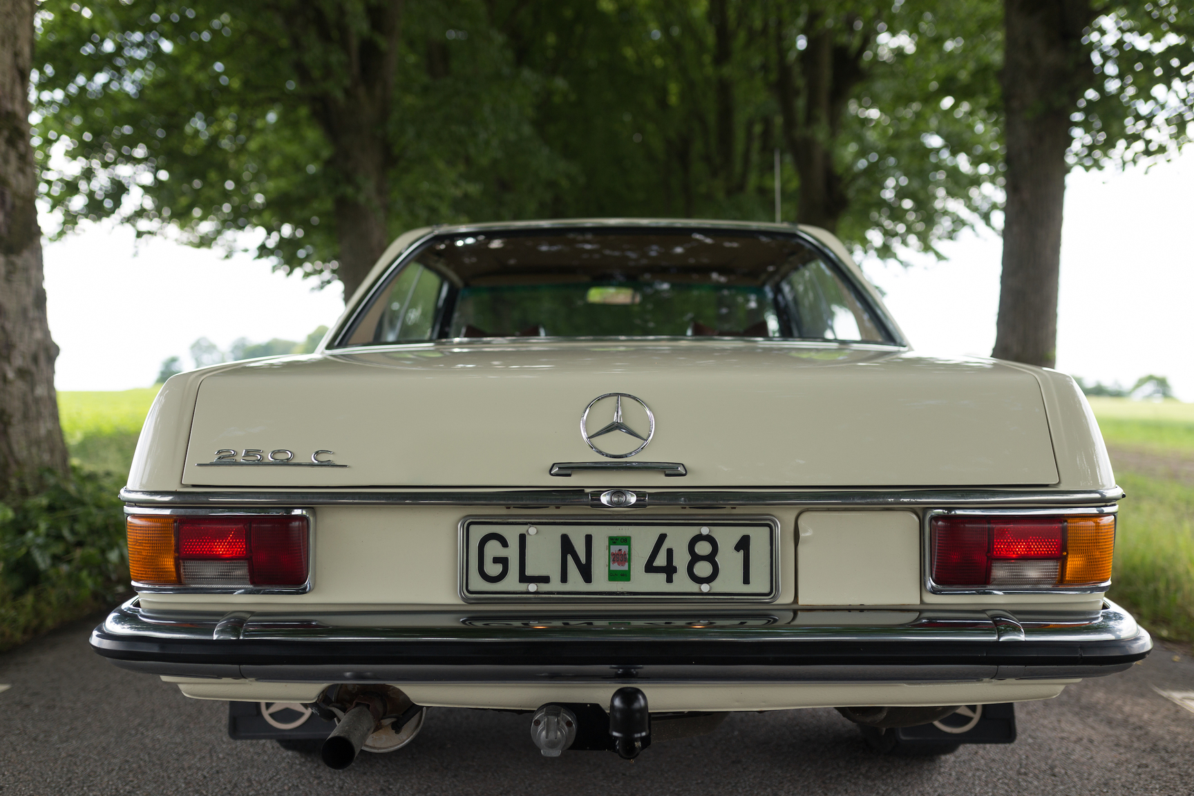Exteriörbild på 1971 Mercedes 250 C