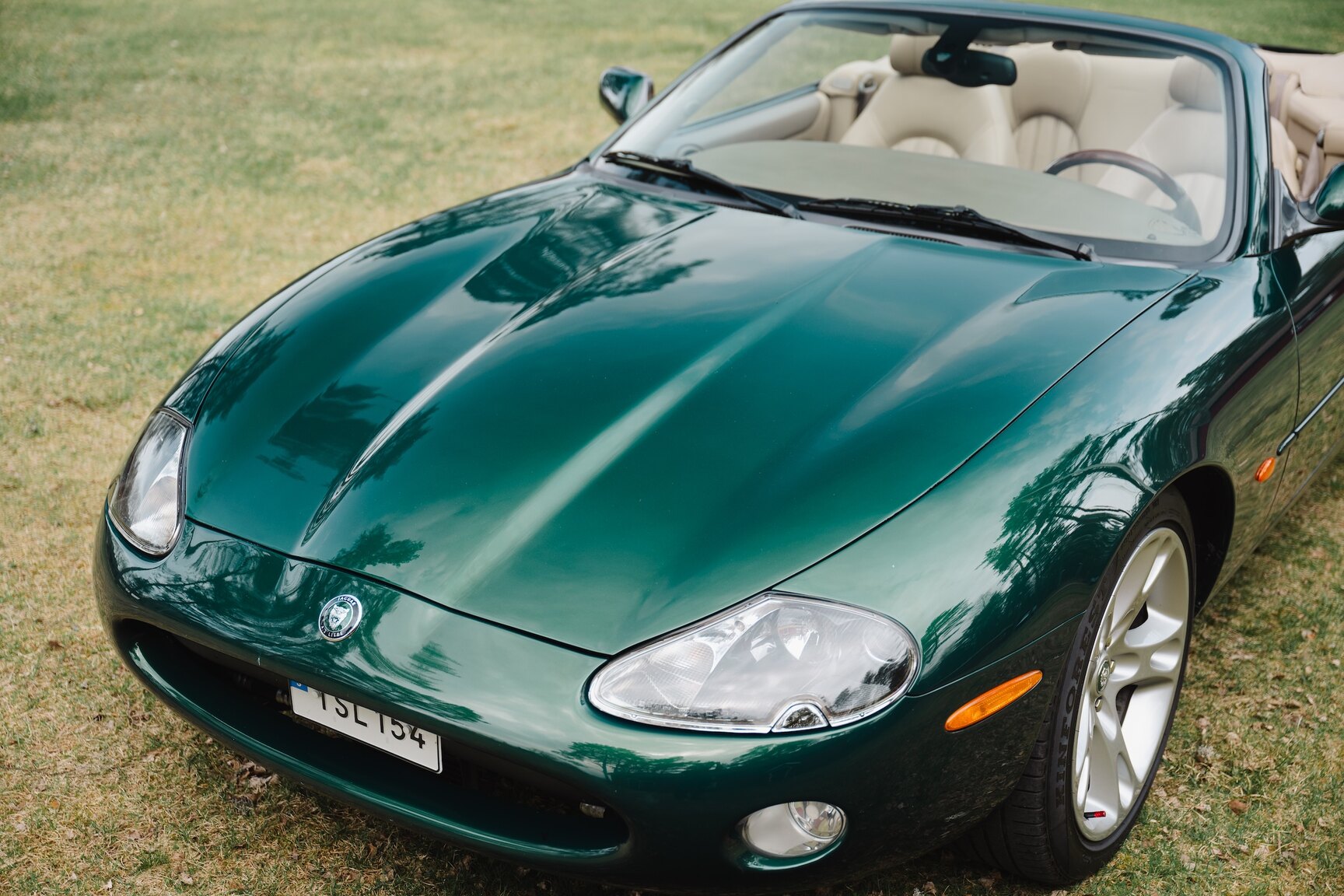 Exterior image of 2003 Jaguar XK8 Cabriolet