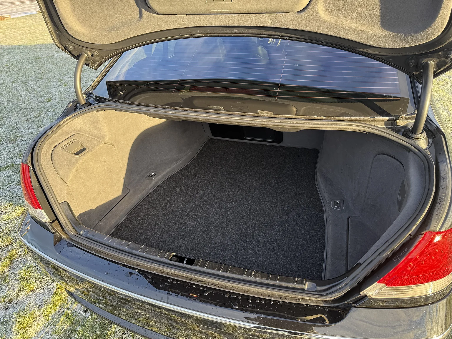 Interior image of 2003 BMW 760i (35)