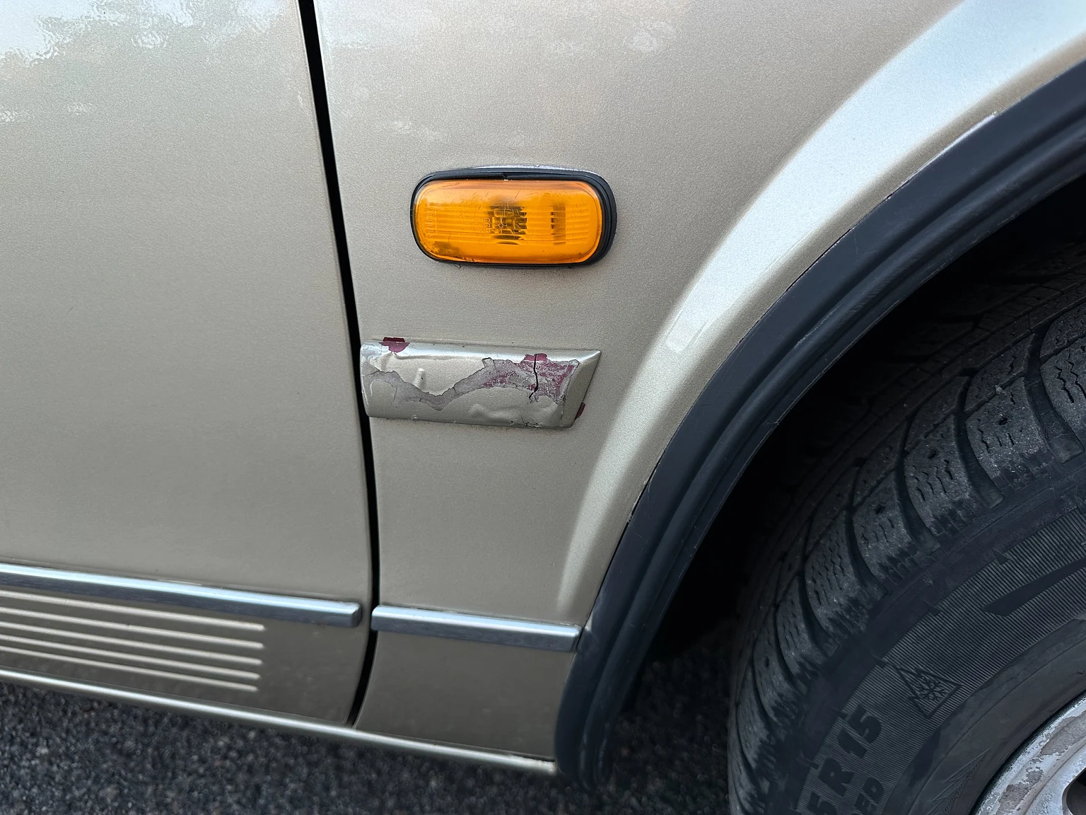 Exterior image of 1989 Cadillac Seville (54)