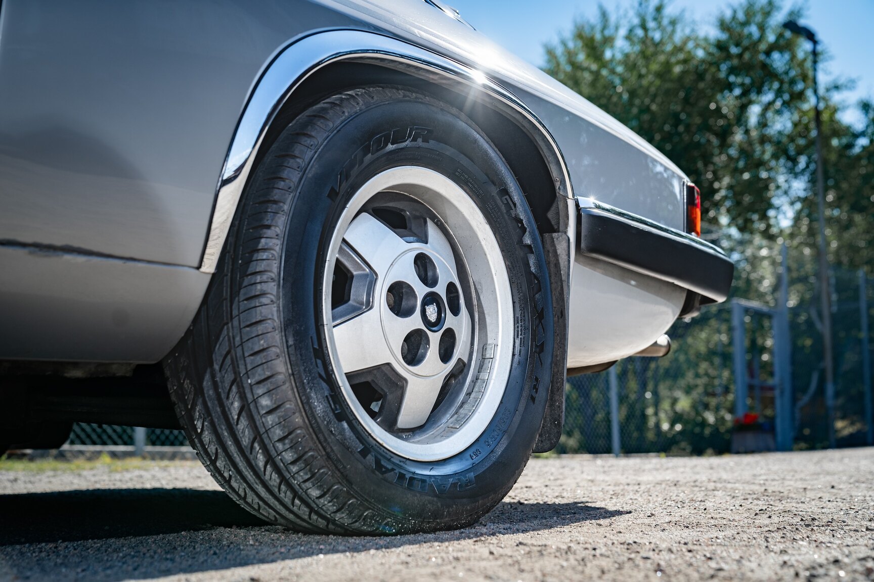 Exteriörbild på 1985 Jaguar XJ-S HE