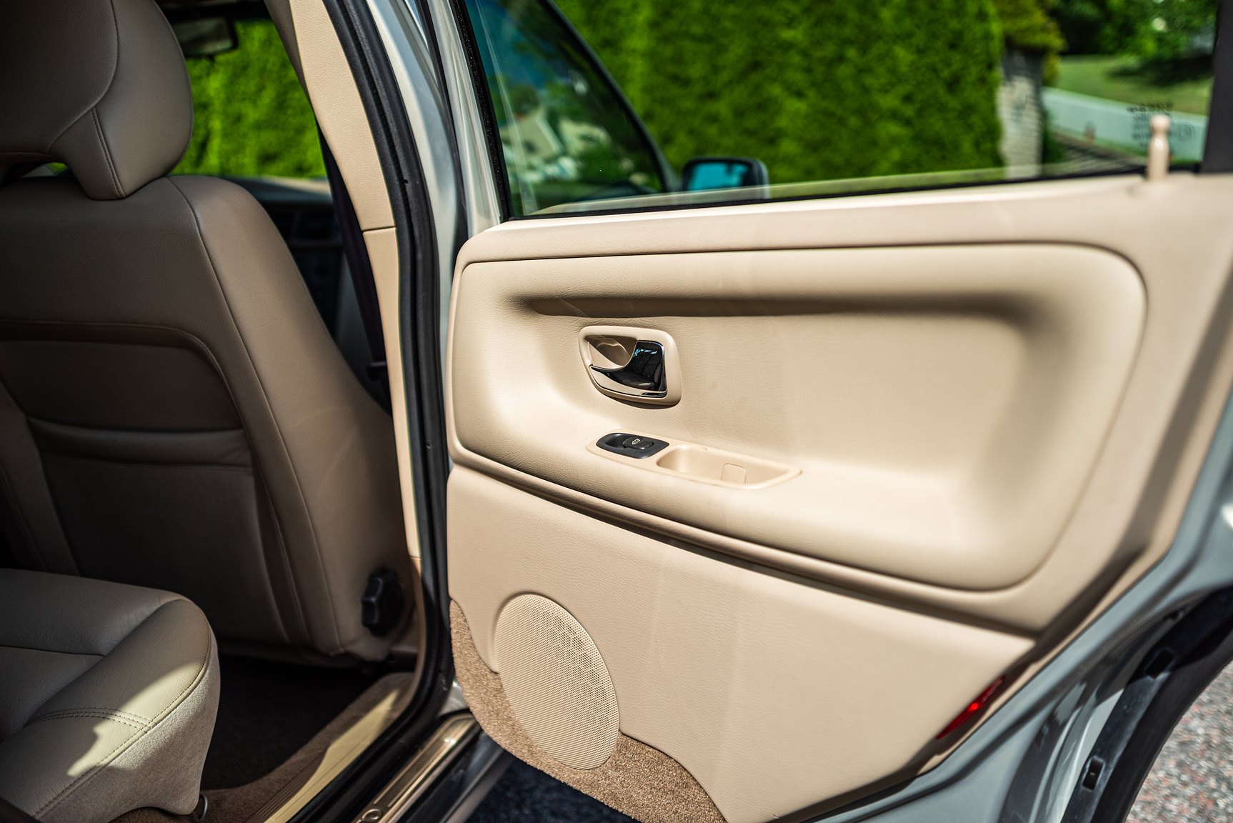 Interior image of 2000 Volvo V70 XC 2.4 T AWD 