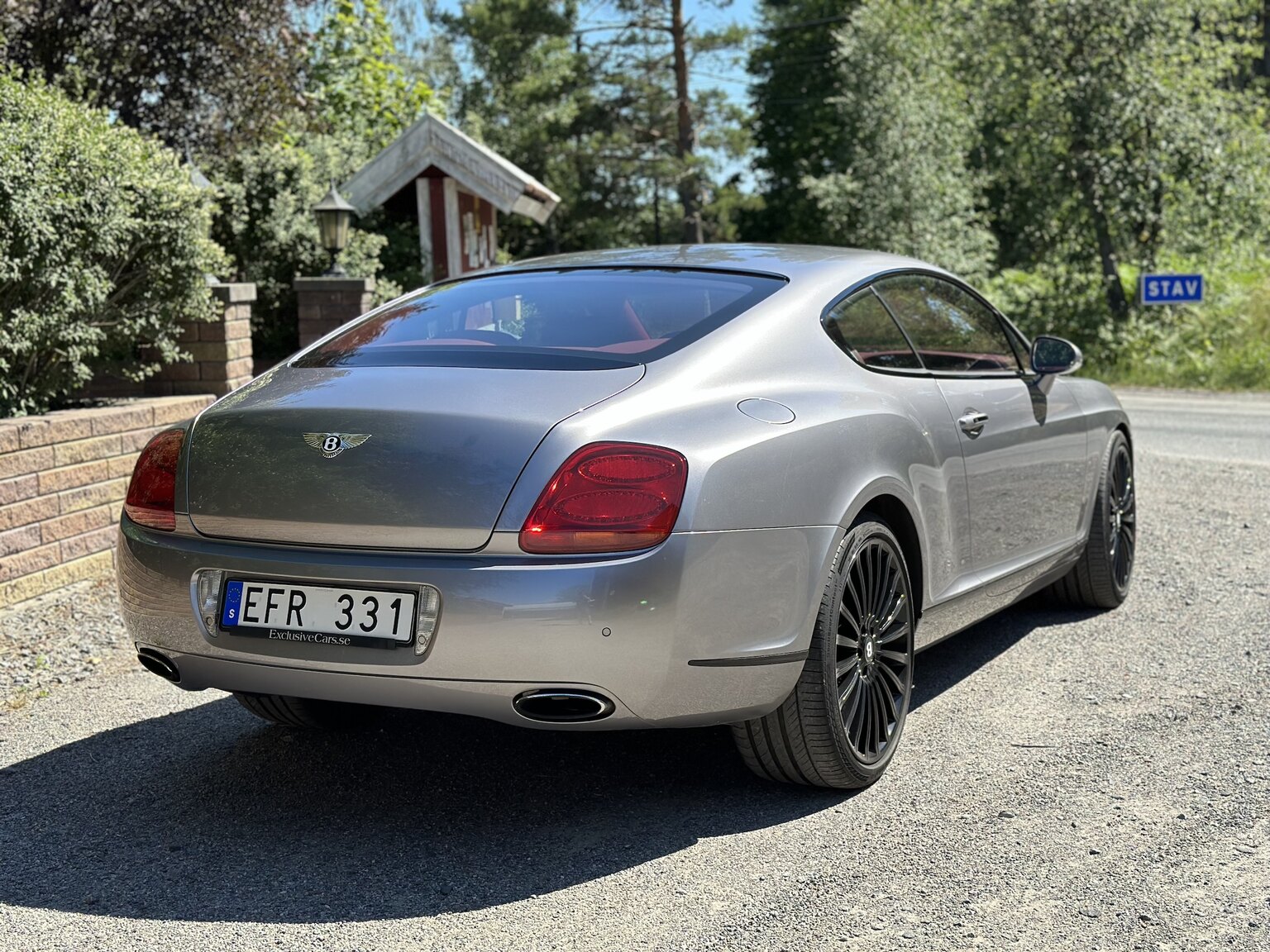 Exterior image of 2005 Bentley Continental GT