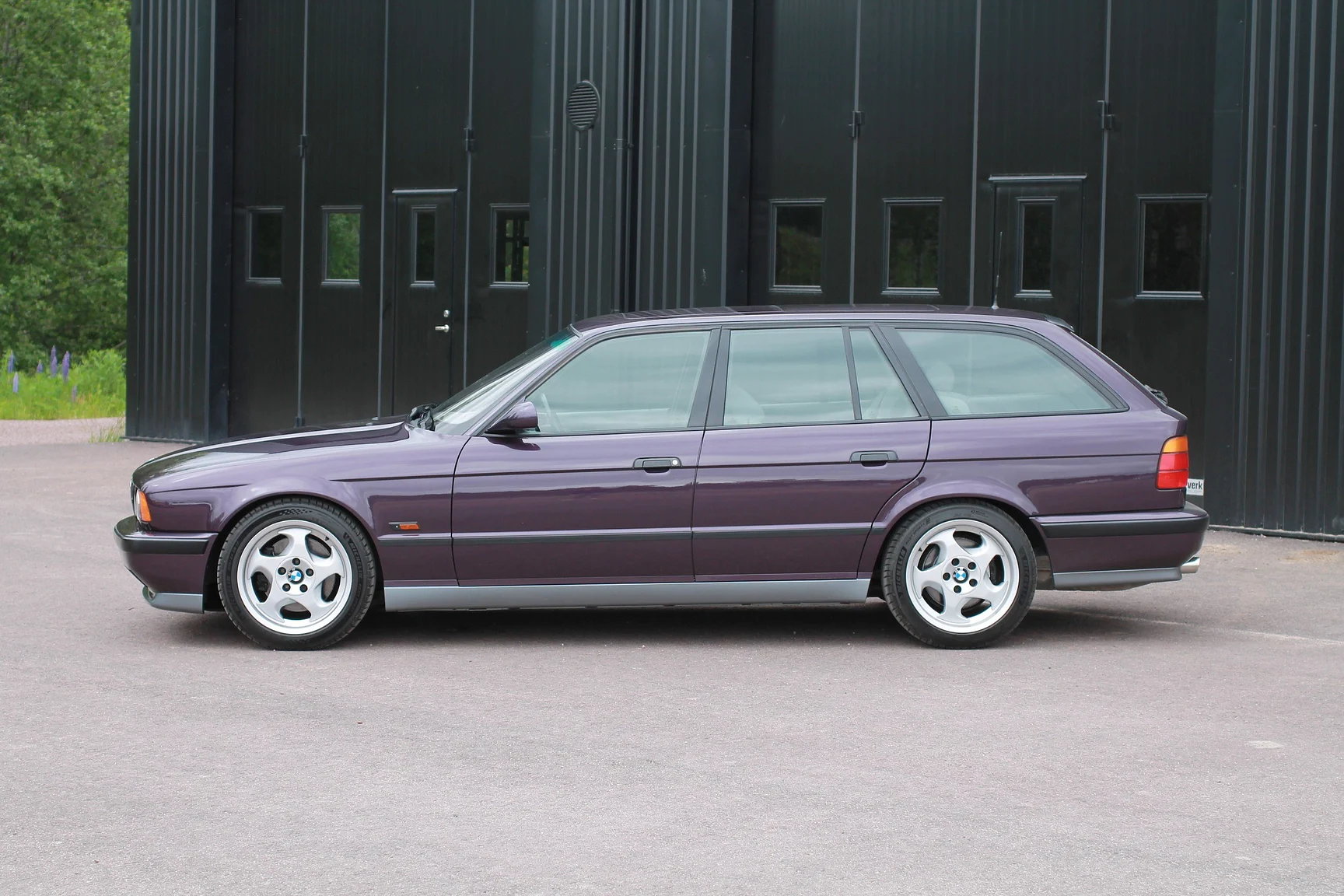 Exteriörbild på 1993 BMW M5 Touring 3.8 Manual (17)