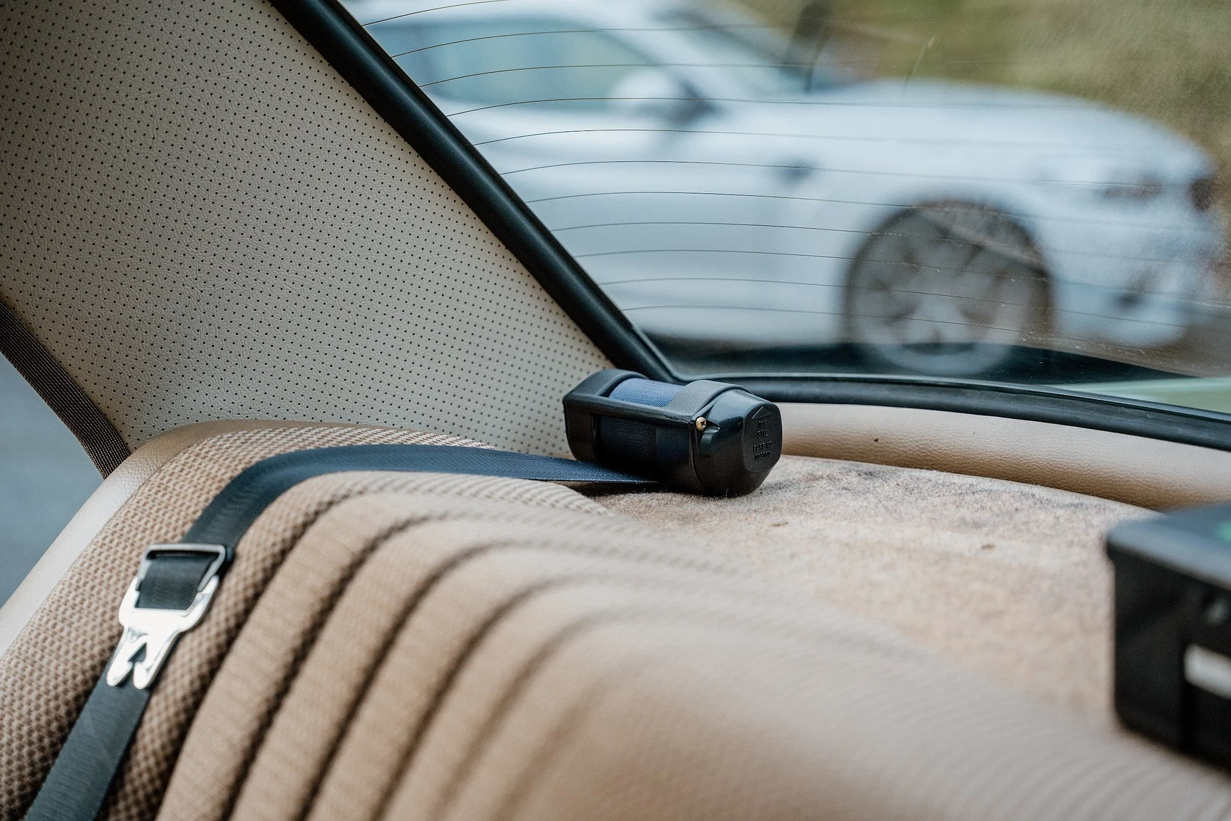 Interior image of 1975 Mercedes-Benz 240 D 3.0 (28)