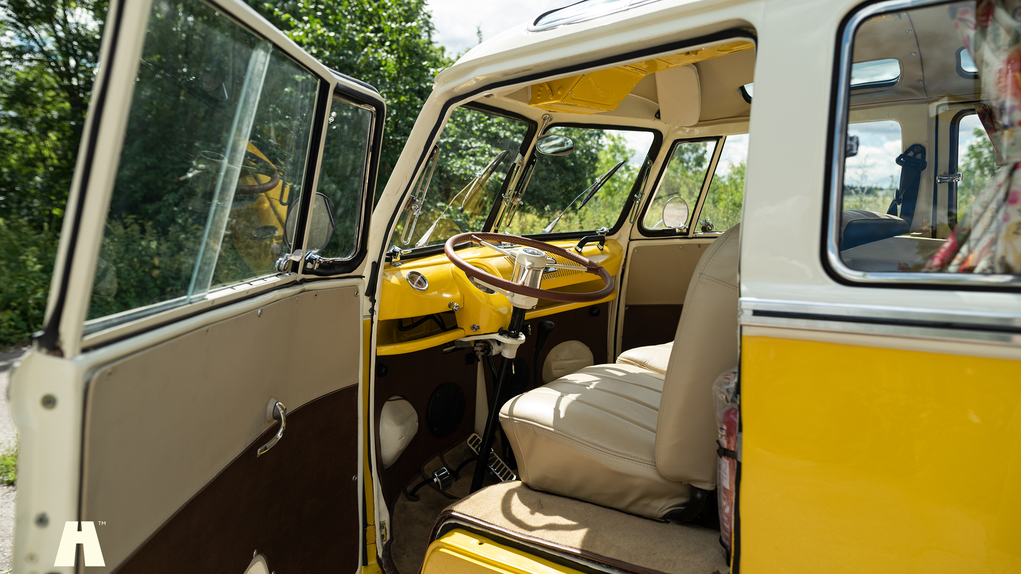 Interiörbild 1974 Volkswagen T1 Split Window  