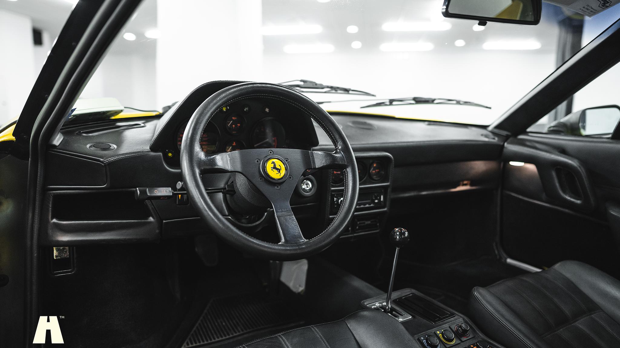 Interiörbild 1986 Ferrari 328 GTB