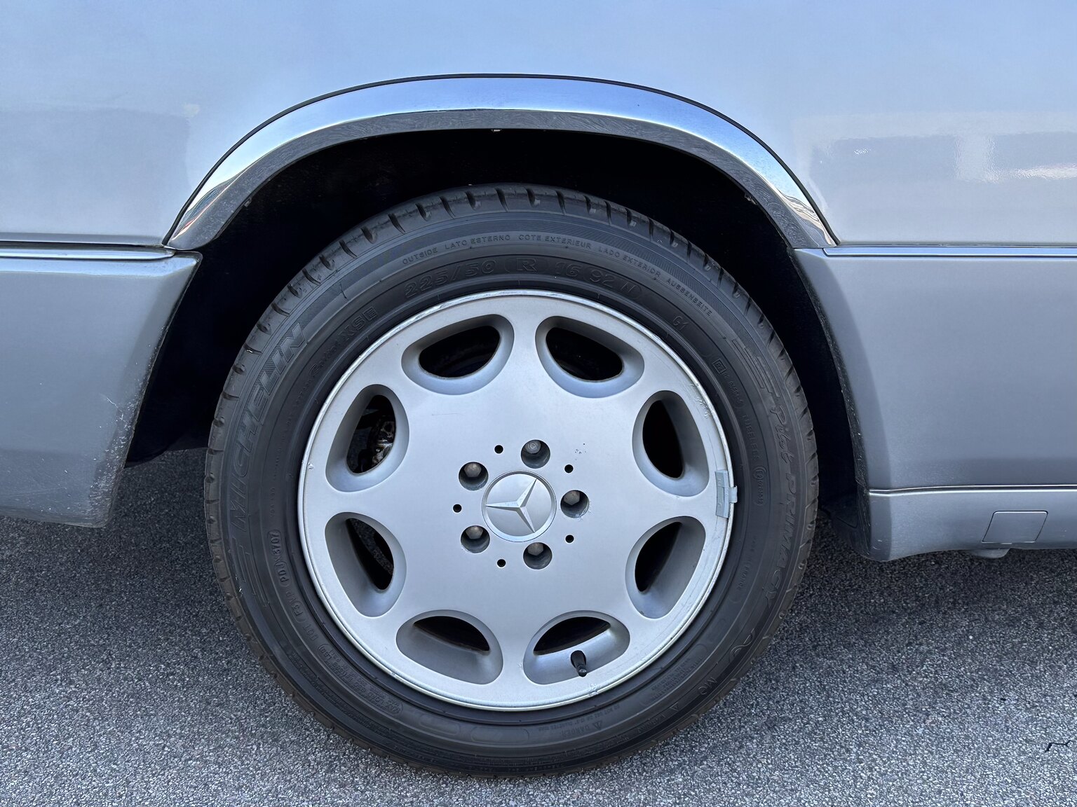 Exterior image of 1992 Mercedes-Benz 300 CE-24