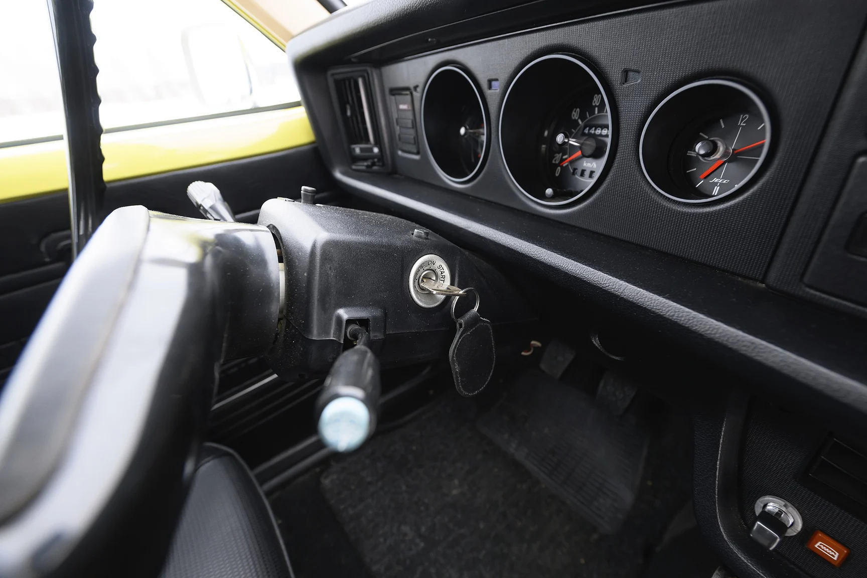 Interiörbild 1975 Toyota Corolla KE30 (31)