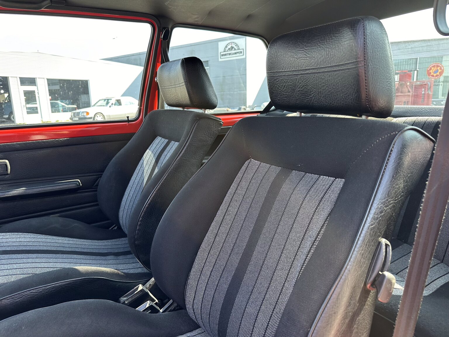 Innenraumfoto von 1984 Volkswagen Golf GTI