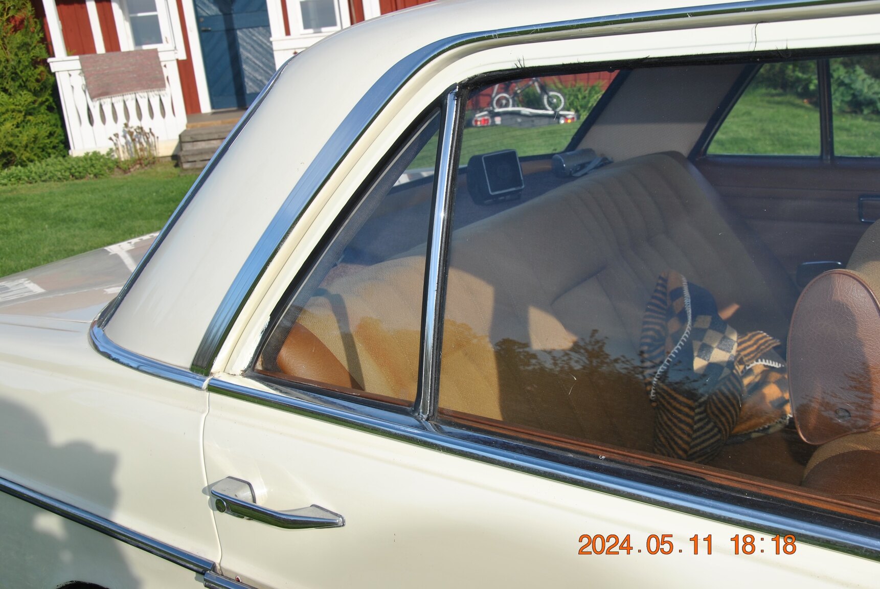 Exteriörbild på 1971 Mercedes-Benz 220D